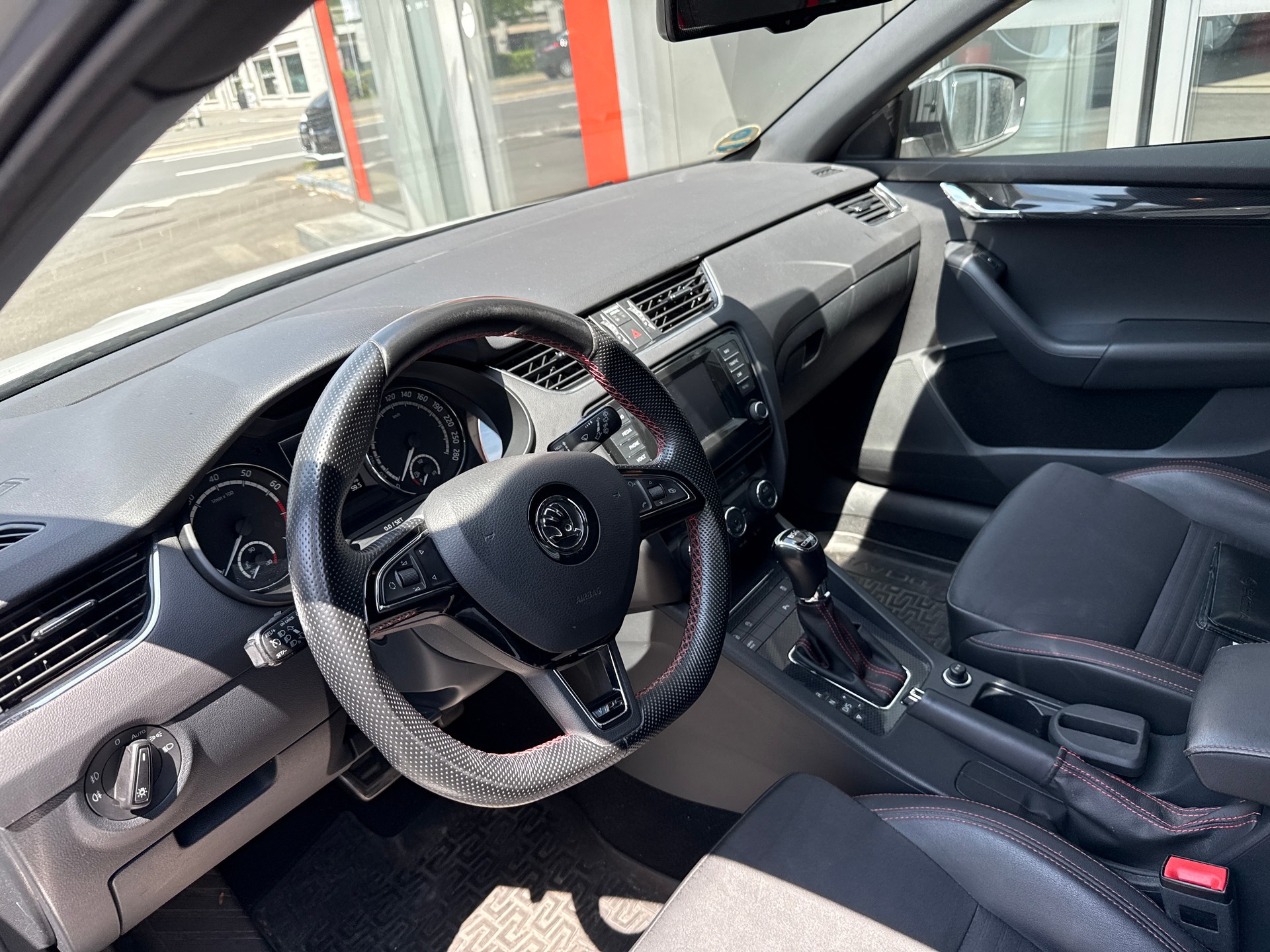 SKODA Octavia Combi 2.0 TSI RS DSG-image-3
