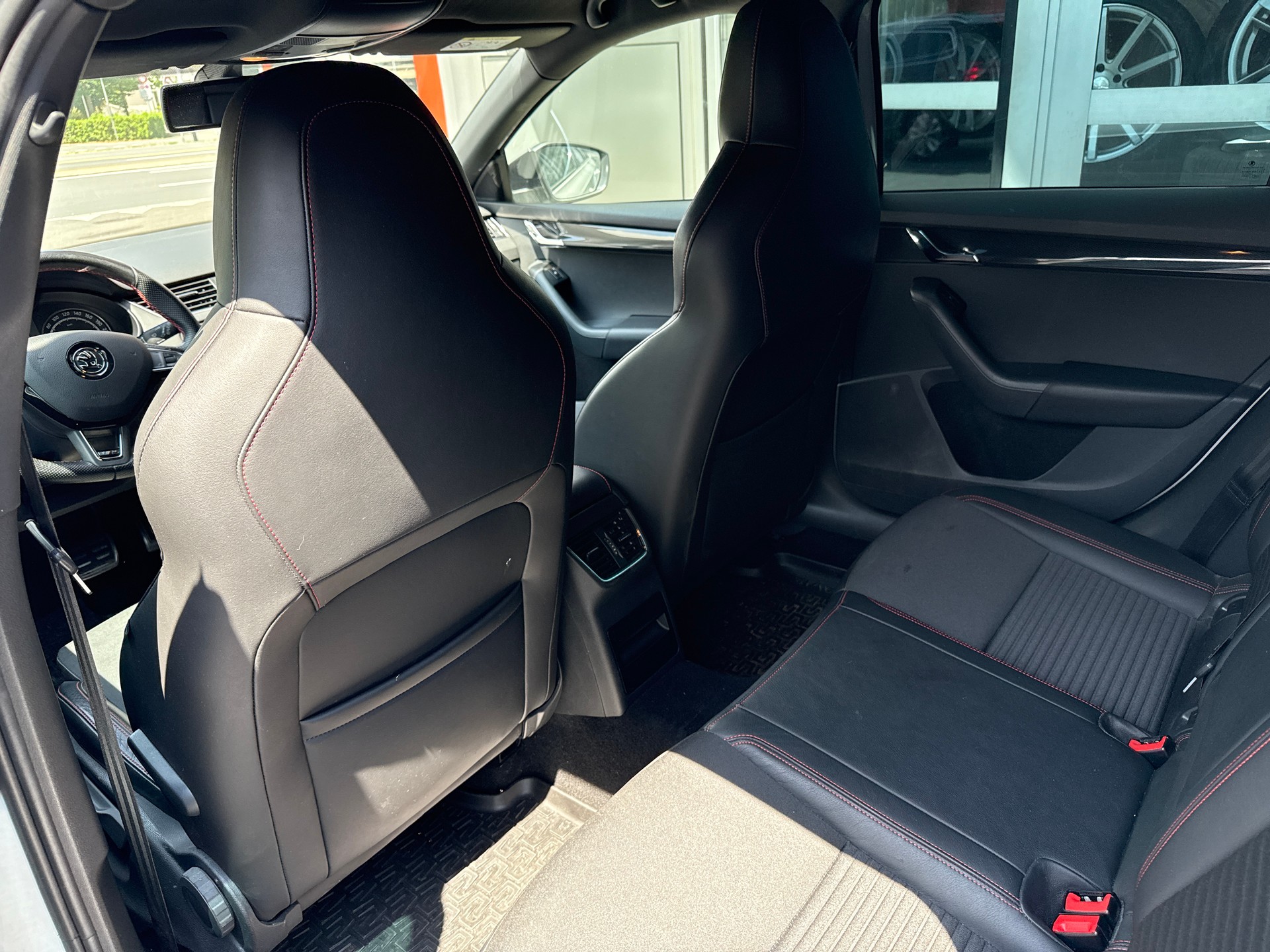 SKODA Octavia Combi 2.0 TSI RS DSG-image-5