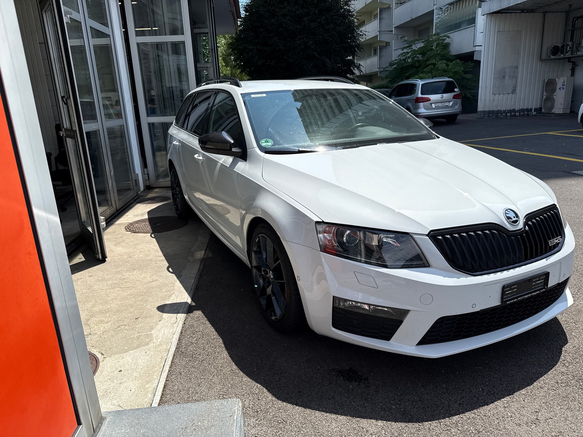 SKODA Octavia Combi 2.0 TSI RS DSG-image-9