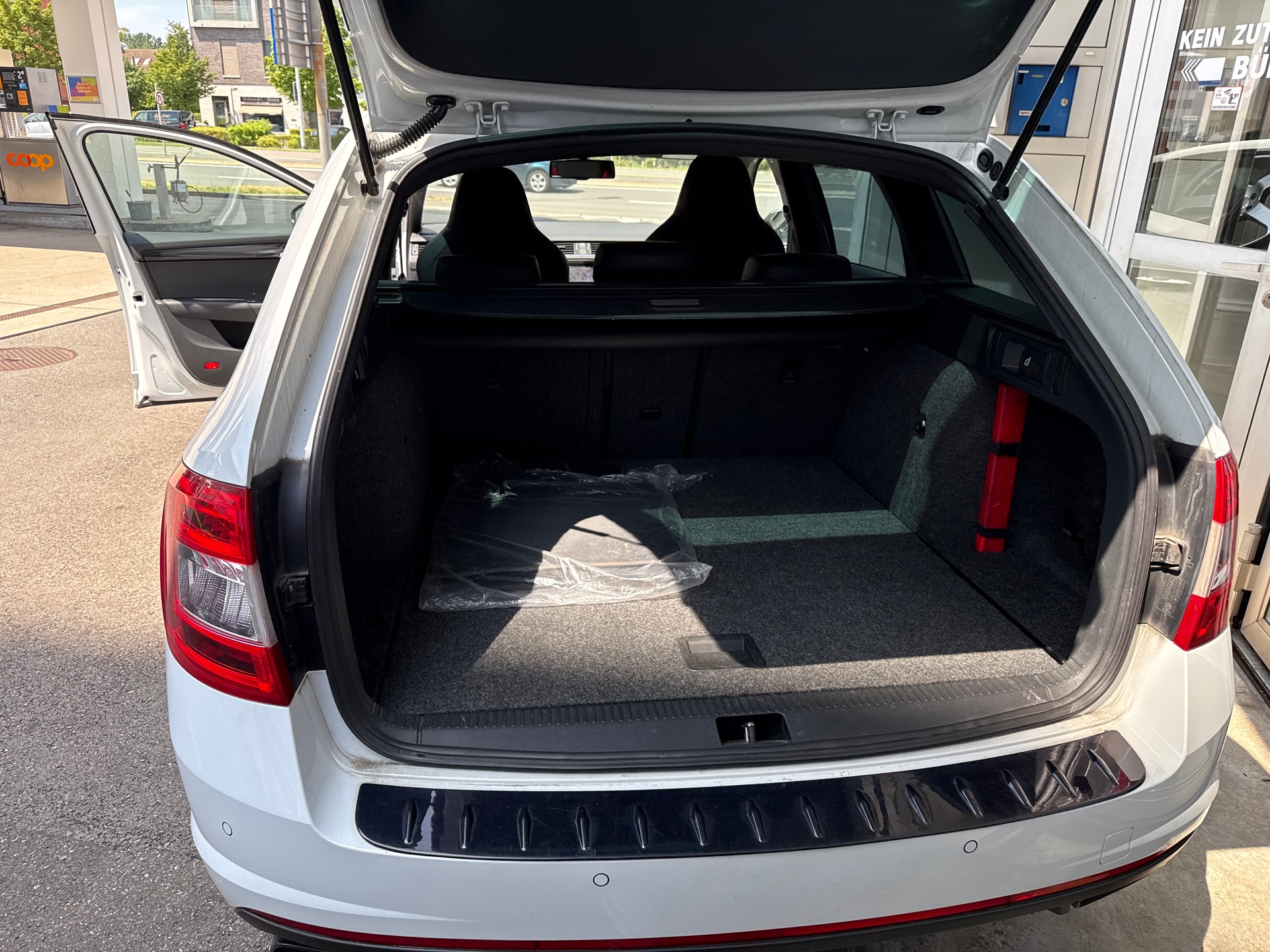 SKODA Octavia Combi 2.0 TSI RS DSG-image-8