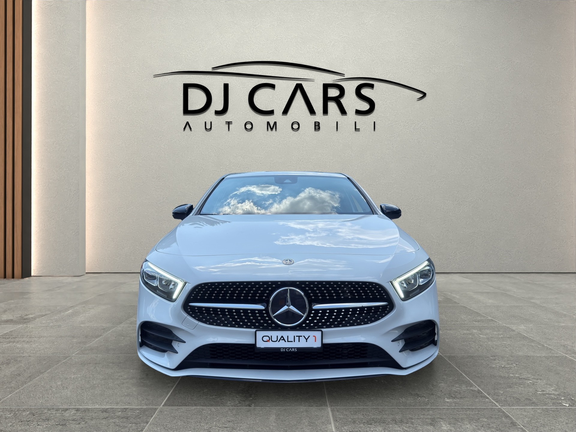 MERCEDES-BENZ A 220 AMG Line 7G-DCT 4Matic-image-1