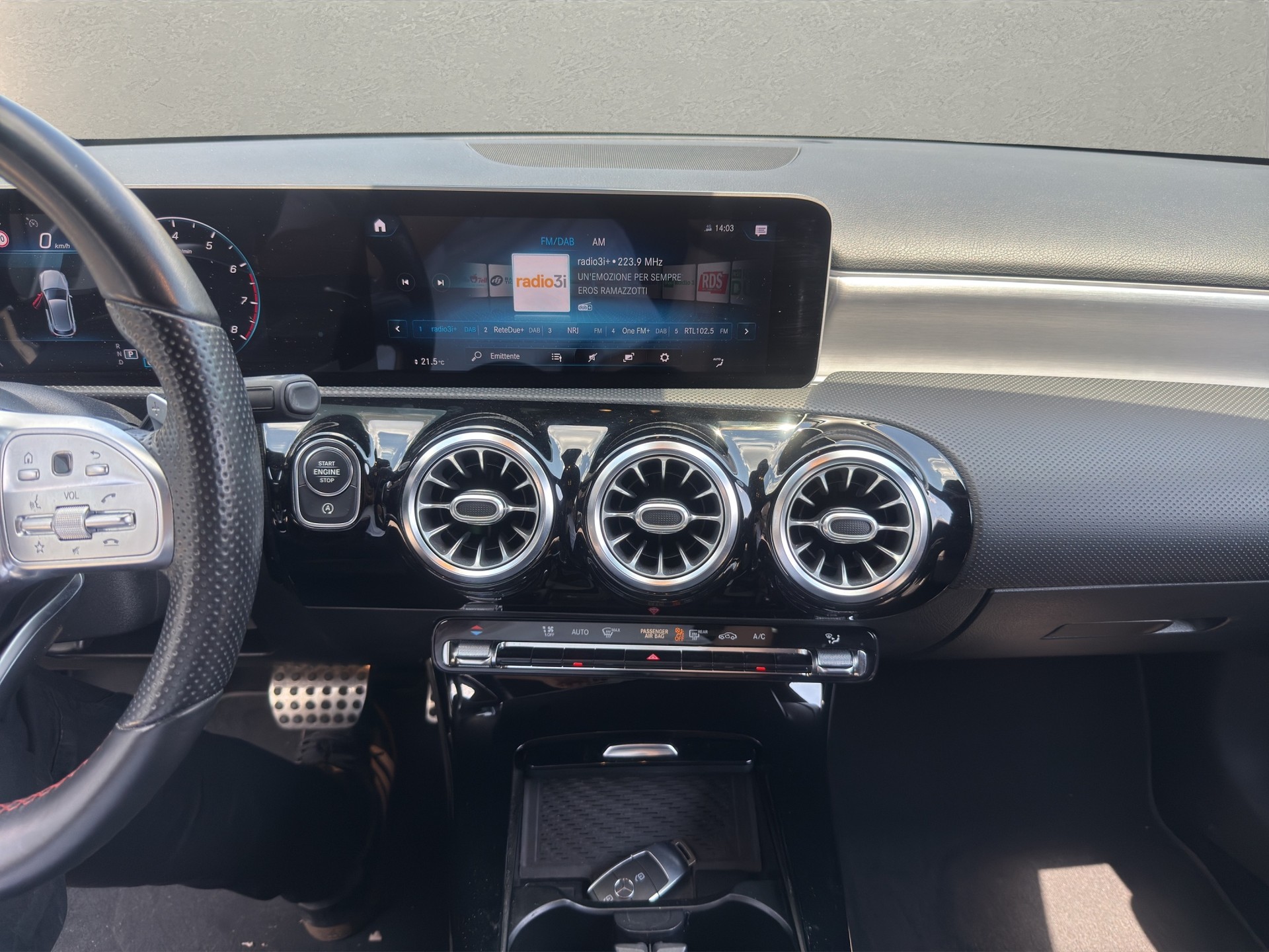 MERCEDES-BENZ A 220 AMG Line 7G-DCT 4Matic-image-10