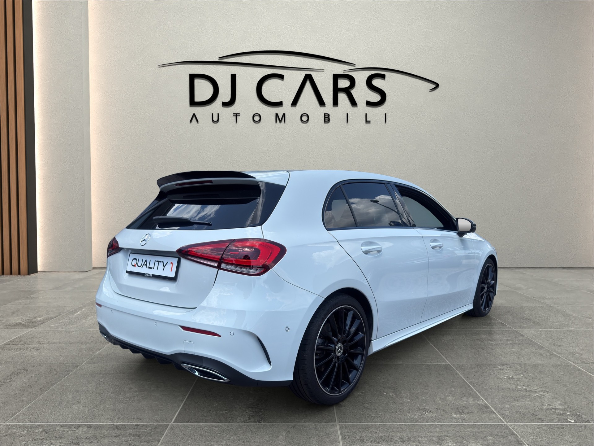MERCEDES-BENZ A 220 AMG Line 7G-DCT 4Matic-image-6