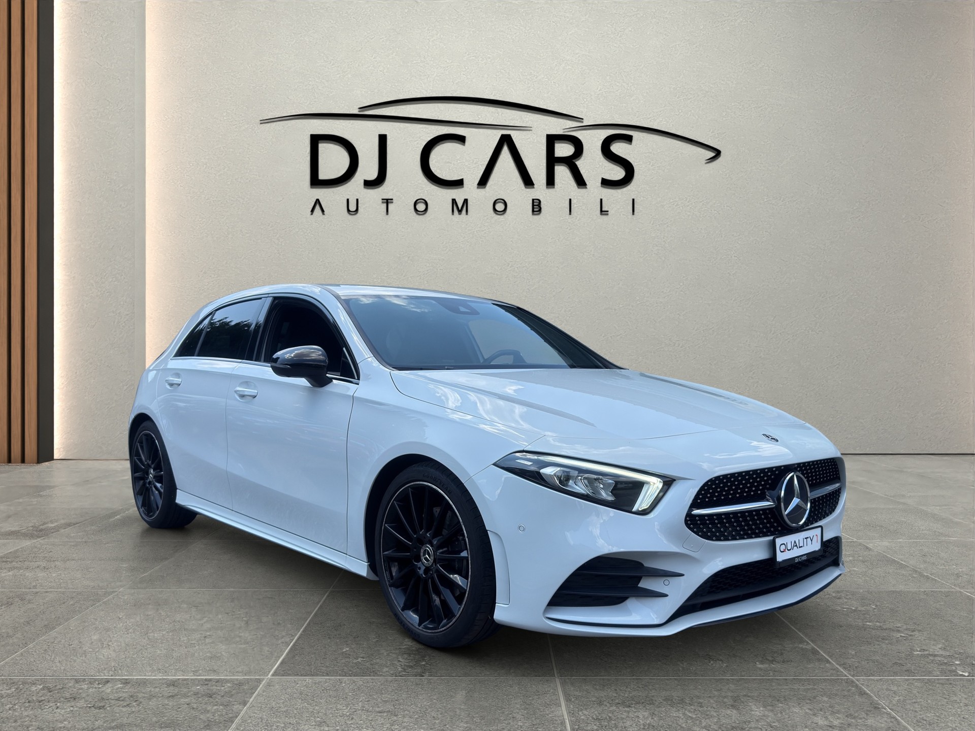 MERCEDES-BENZ A 220 AMG Line 7G-DCT 4Matic-image-2