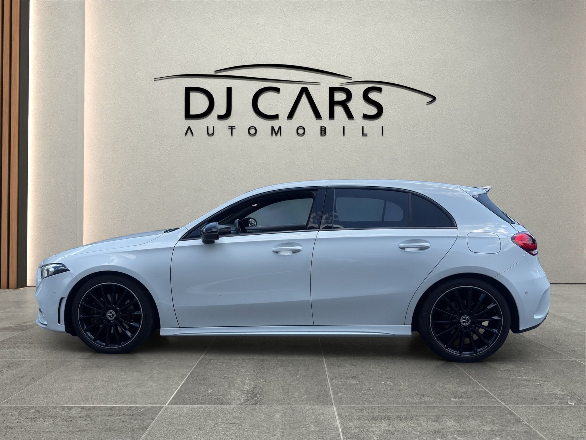 MERCEDES-BENZ A 220 AMG Line 7G-DCT 4Matic-image-3