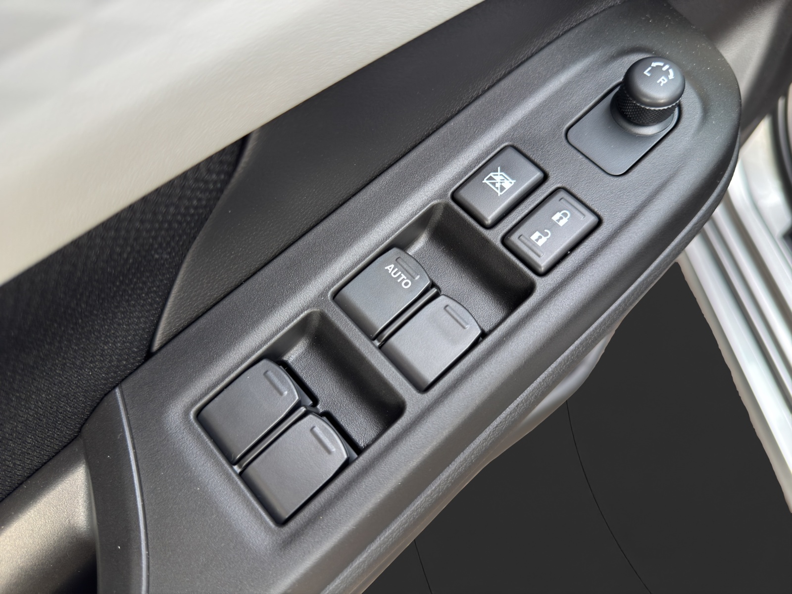 SUZUKI Swift 1.2 Sakura Hybrid-image-12