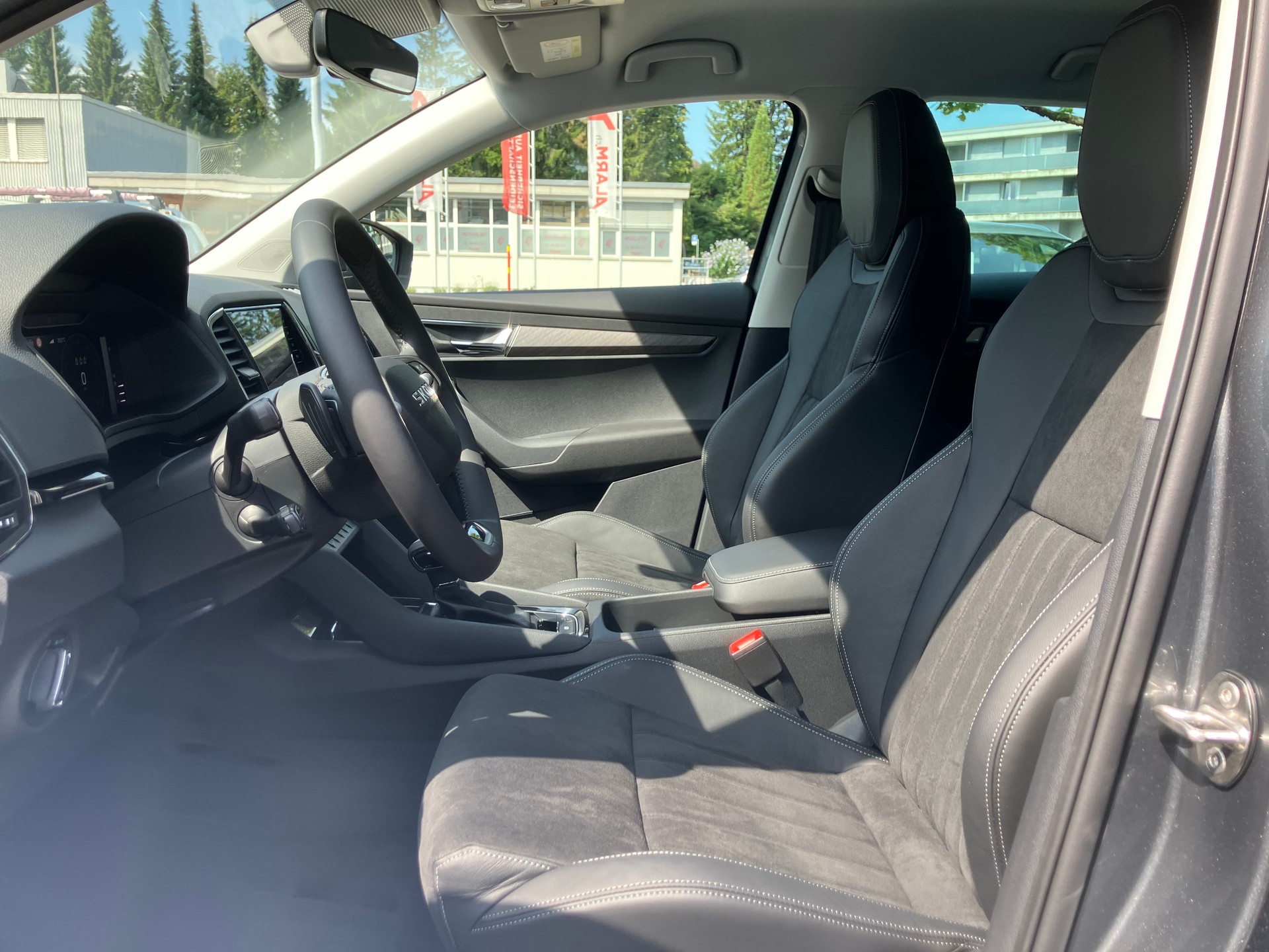 SKODA Karoq 2.0 TDI CR Dynamic 4x4 DSG-image-5