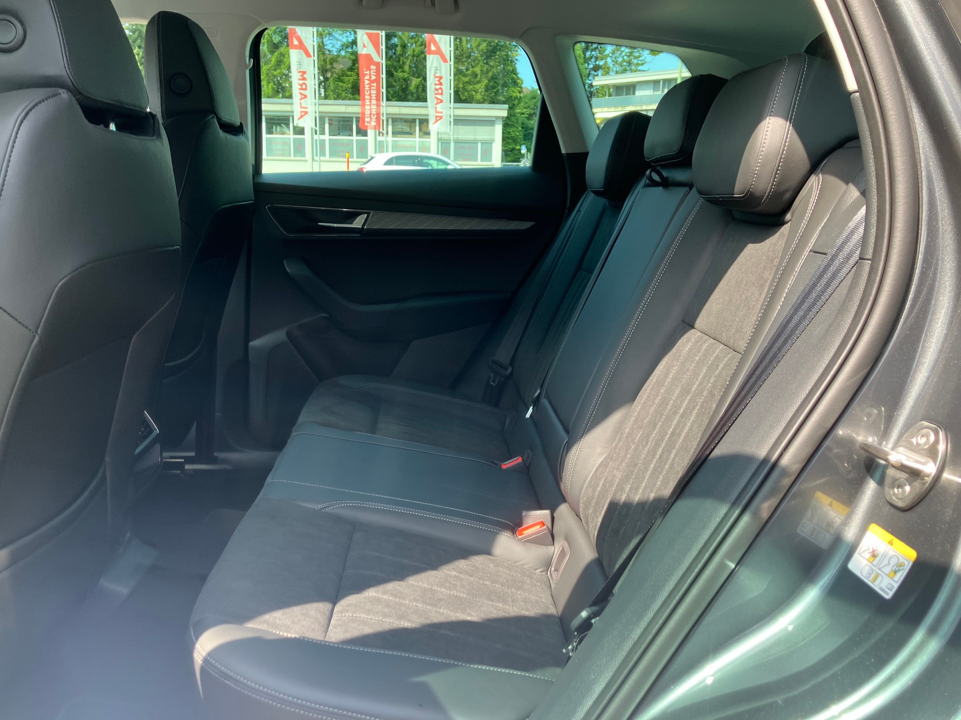 SKODA Karoq 2.0 TDI CR Dynamic 4x4 DSG-image-4