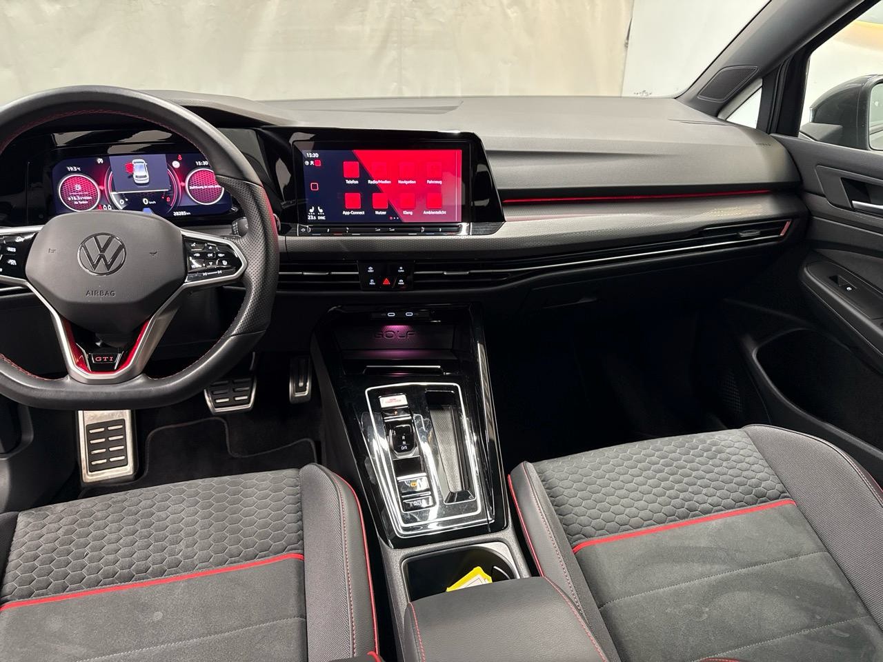 VW Golf 2.0 TSI GTI Clubsport DSG-image-4