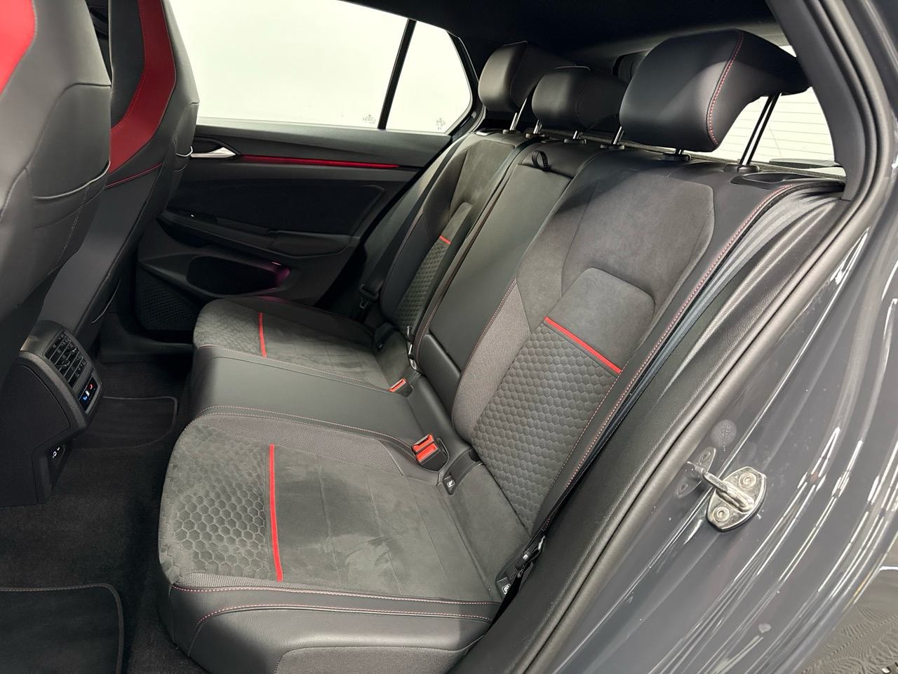 VW Golf 2.0 TSI GTI Clubsport DSG-image-10