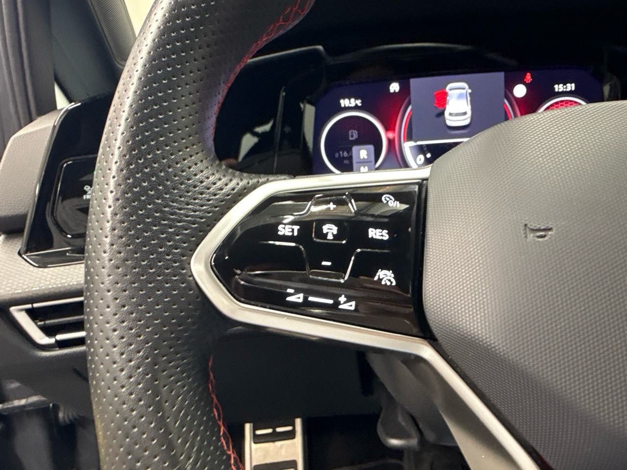 VW Golf 2.0 TSI GTI Clubsport DSG-image-6