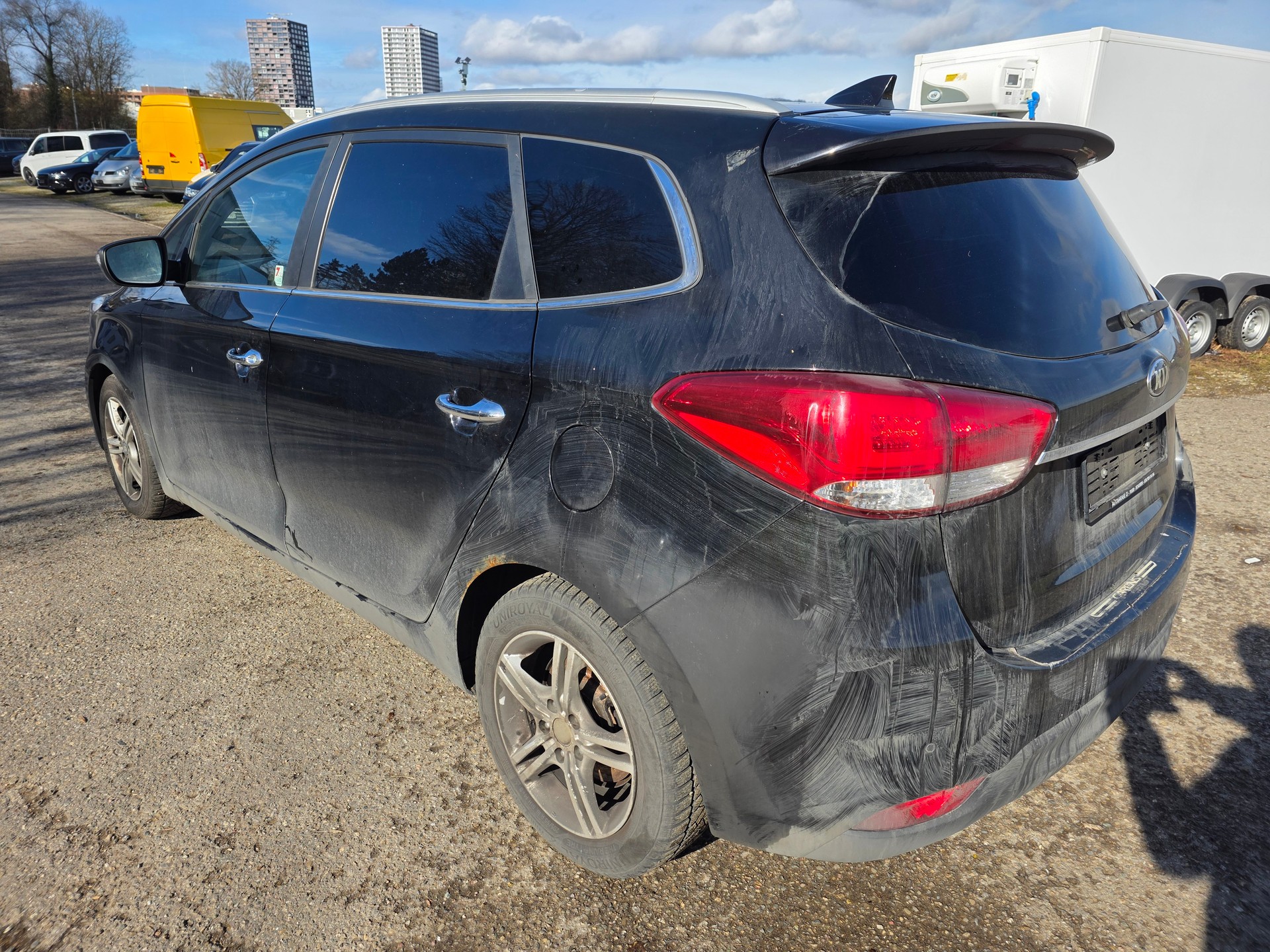 KIA Carens 1.7 CRDi Style DCT-image-4