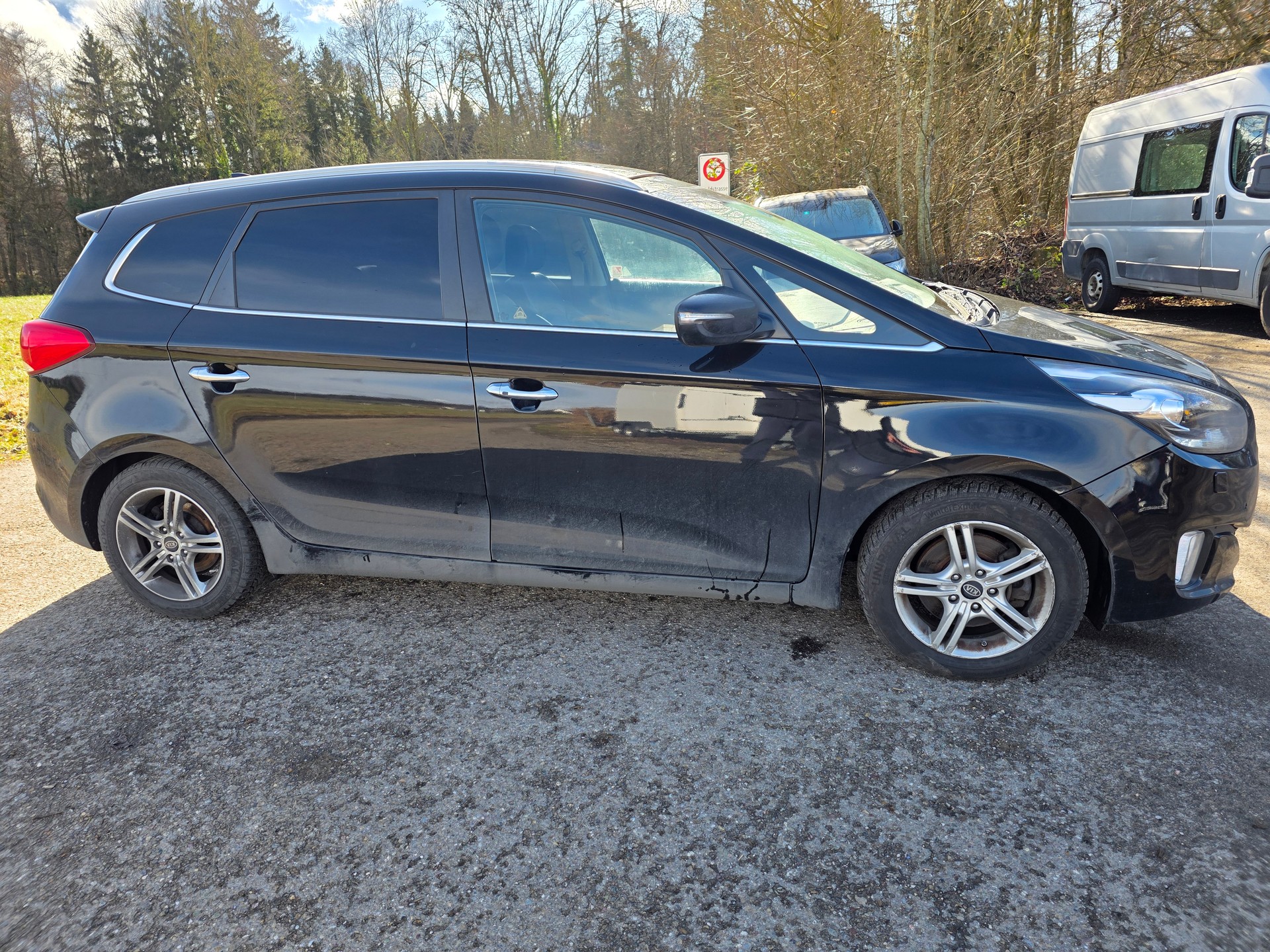 KIA Carens 1.7 CRDi Style DCT-image-3