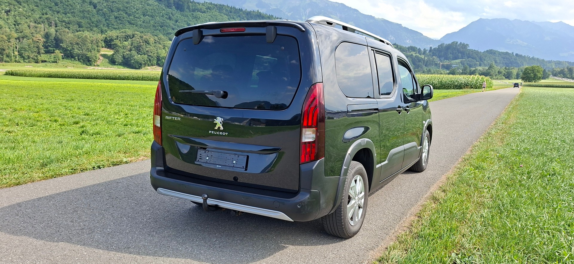 PEUGEOT Rifter Long 1.2 PureTech 7PL GT Line EAT8-image-2