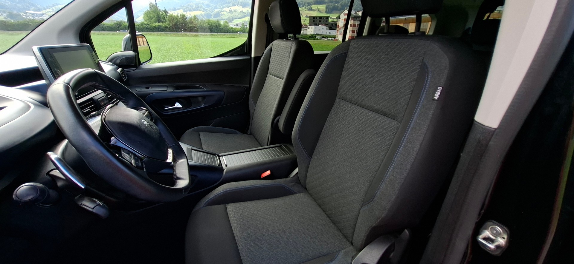 PEUGEOT Rifter Long 1.2 PureTech 7PL GT Line EAT8-image-3