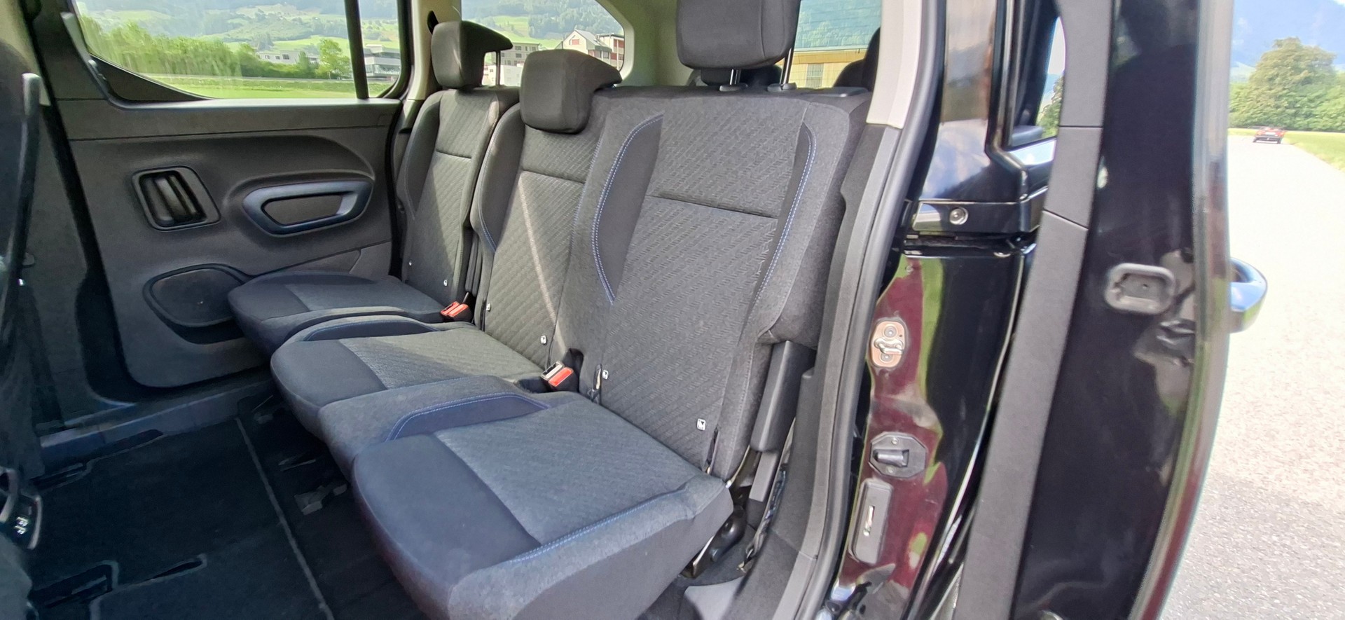 PEUGEOT Rifter Long 1.2 PureTech 7PL GT Line EAT8-image-9