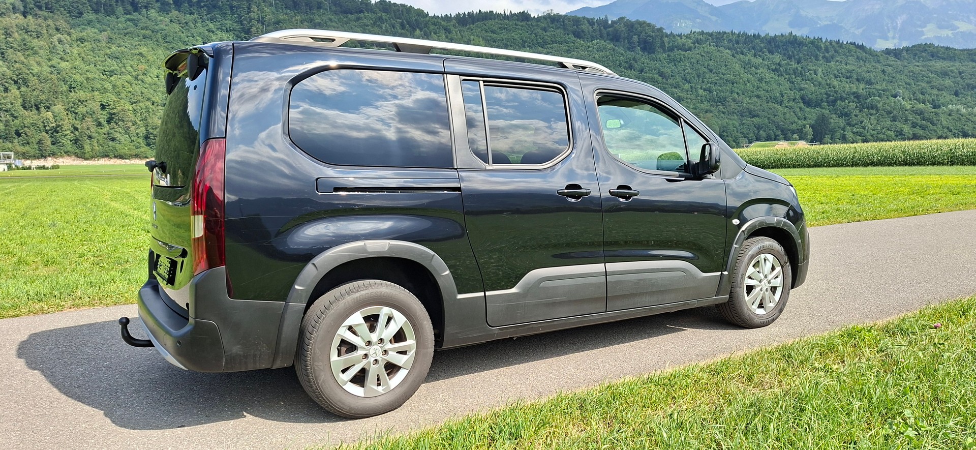 PEUGEOT Rifter Long 1.2 PureTech 7PL GT Line EAT8-image-1