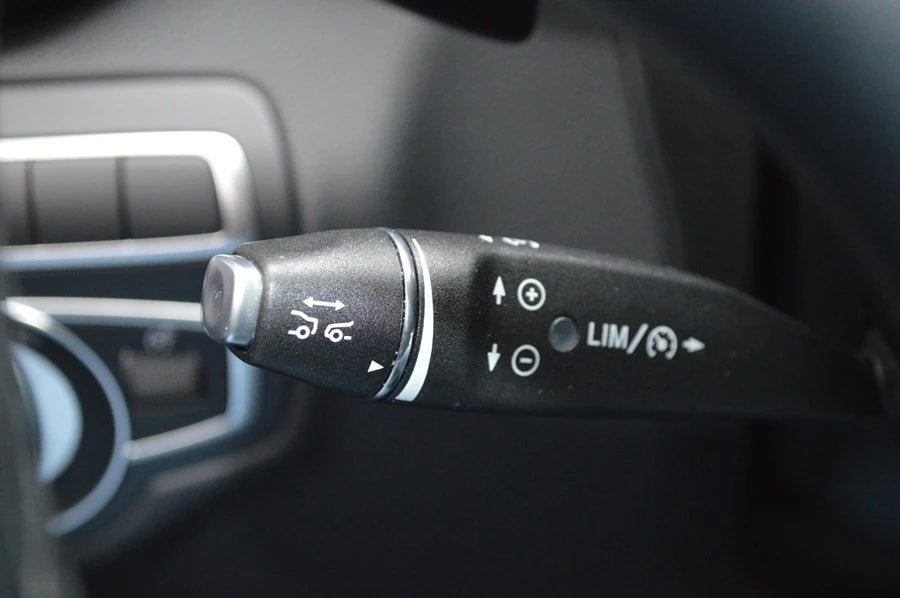 MERCEDES-BENZ GLC 250 4Matic 9G-Tronic-image-10