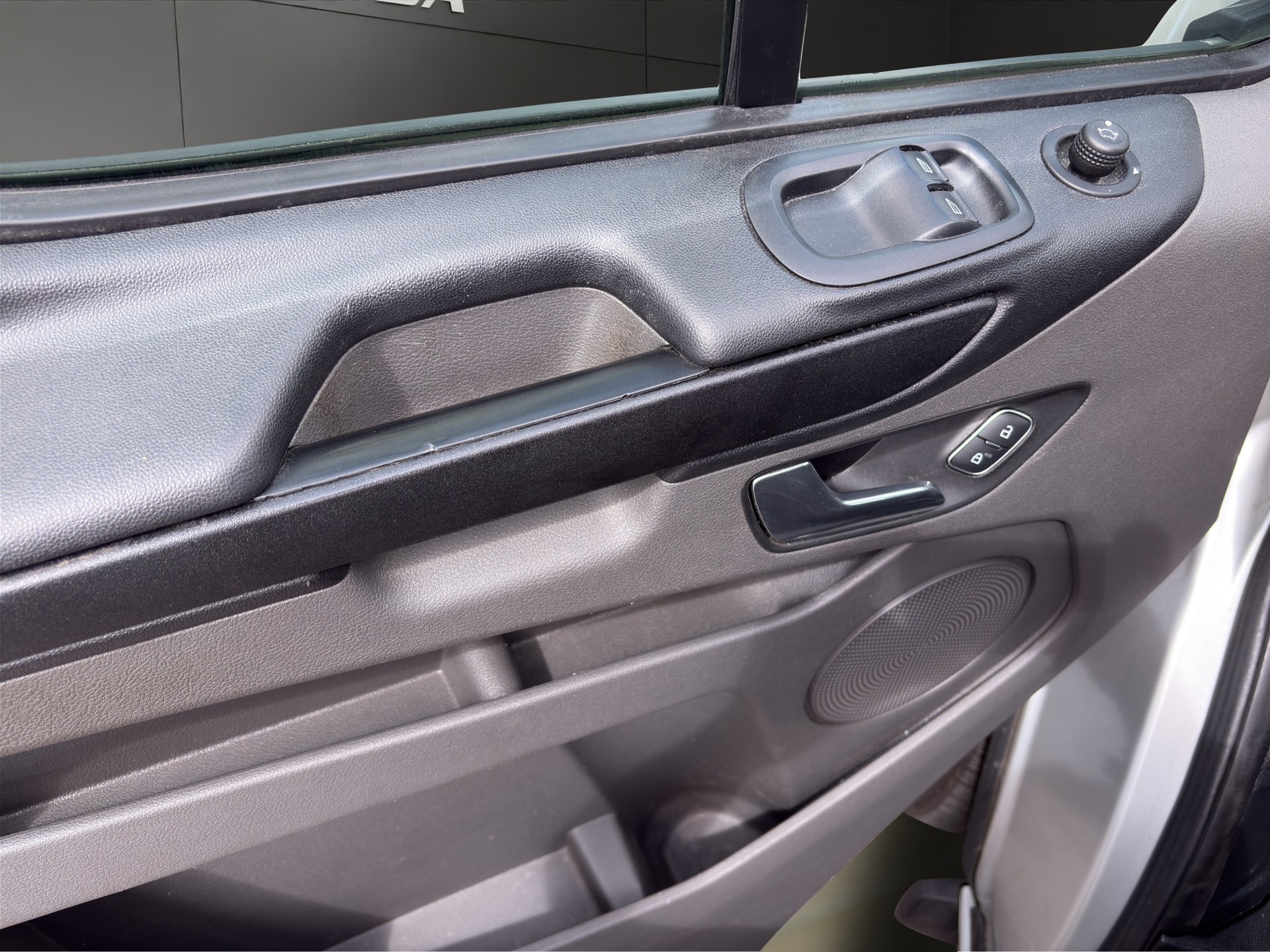 FORD Transit Custom Van 320 L1H1 Trend-image-11