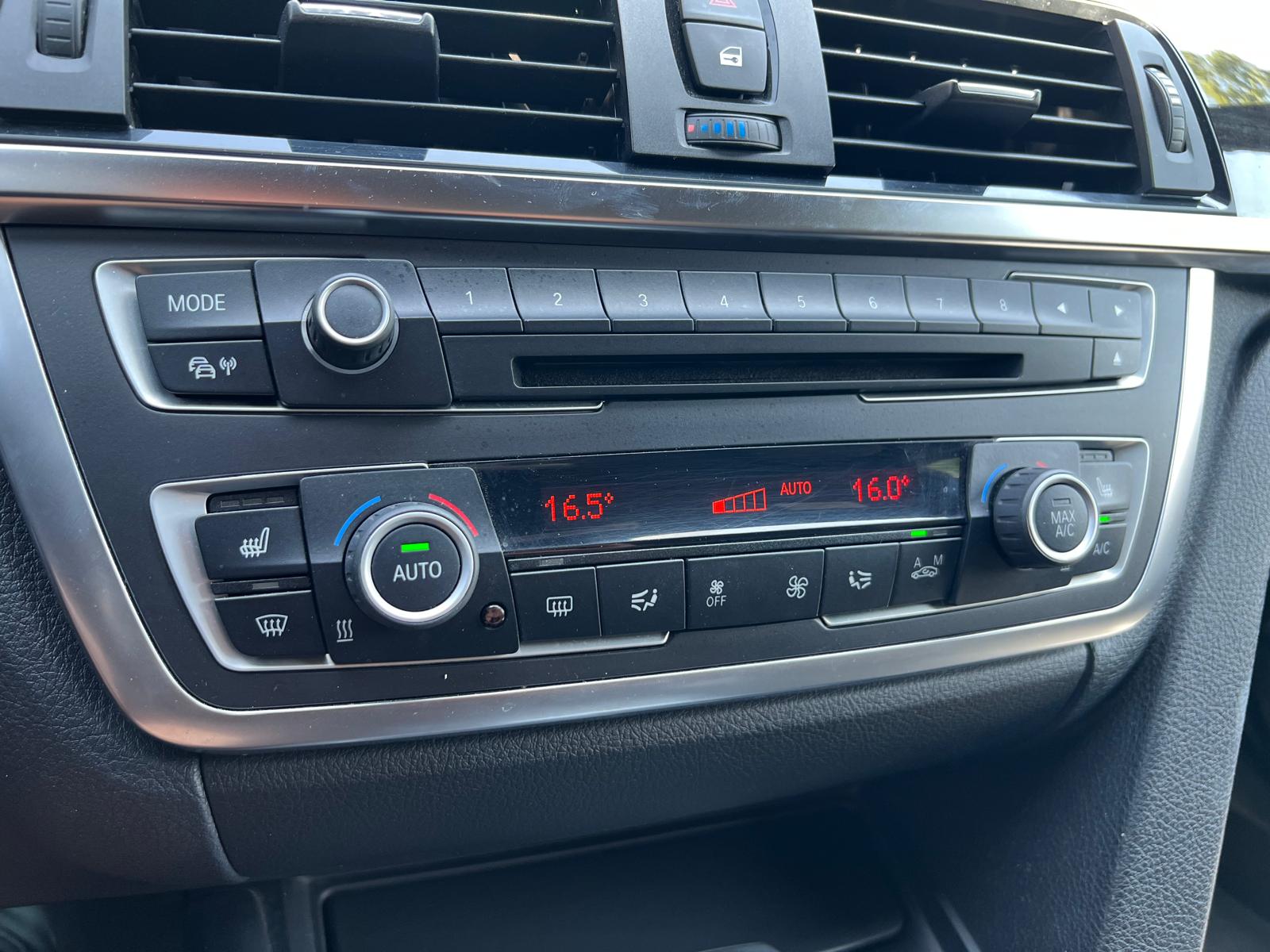 BMW 328i Touring-image-16