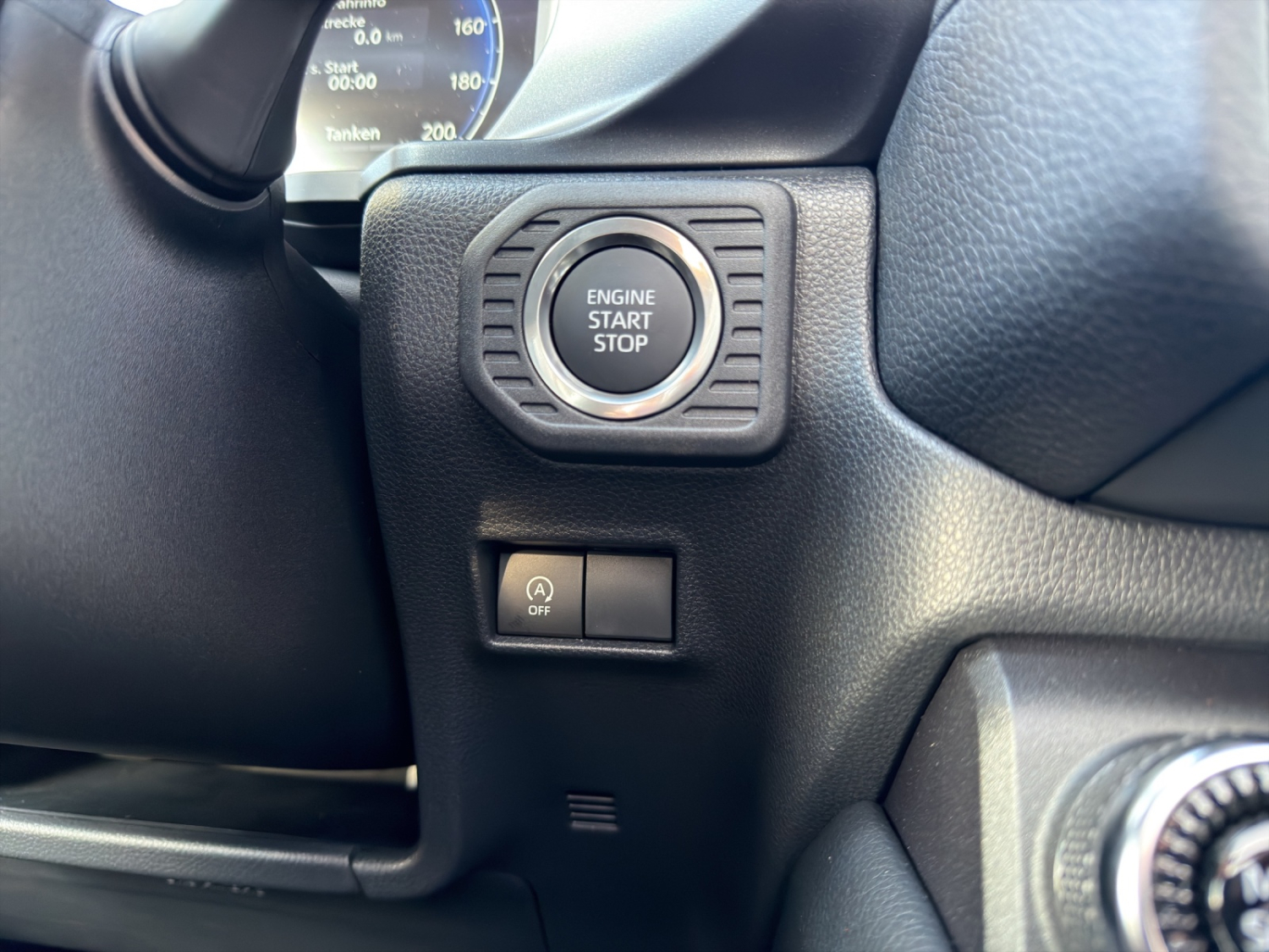 TOYOTA Land Cruiser 2.8 D 48V Invincible-image-14