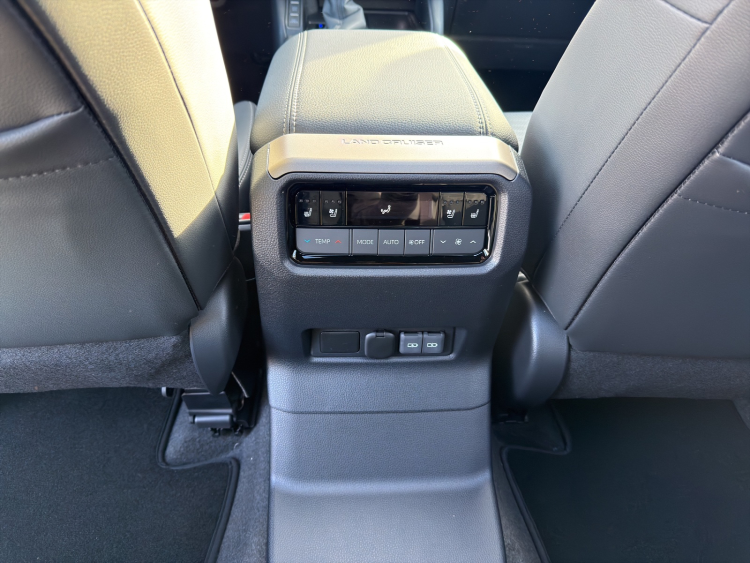 TOYOTA Land Cruiser 2.8 D 48V Invincible-image-12