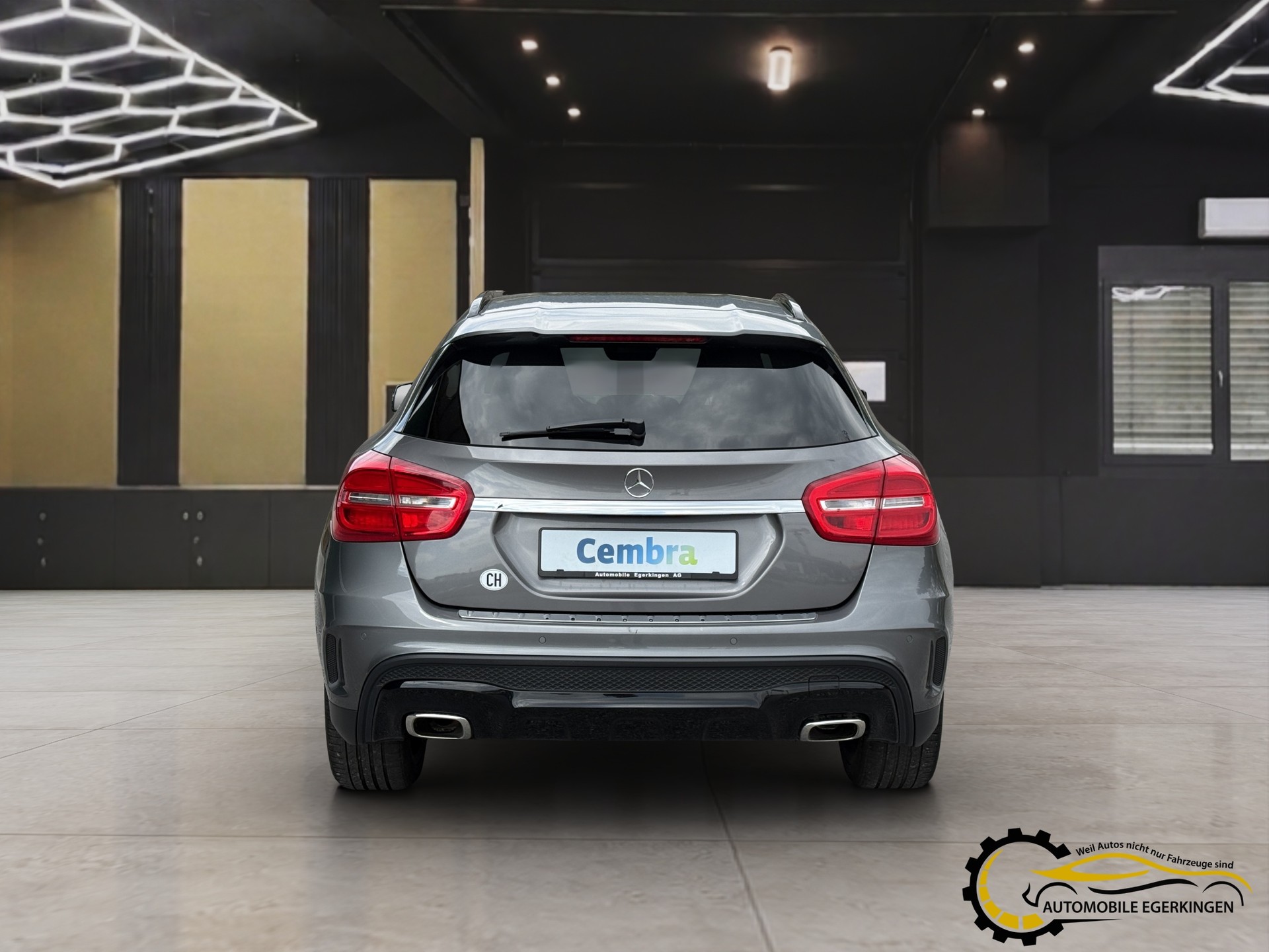 MERCEDES-BENZ GLA 250 AMG Line 4m-image-5