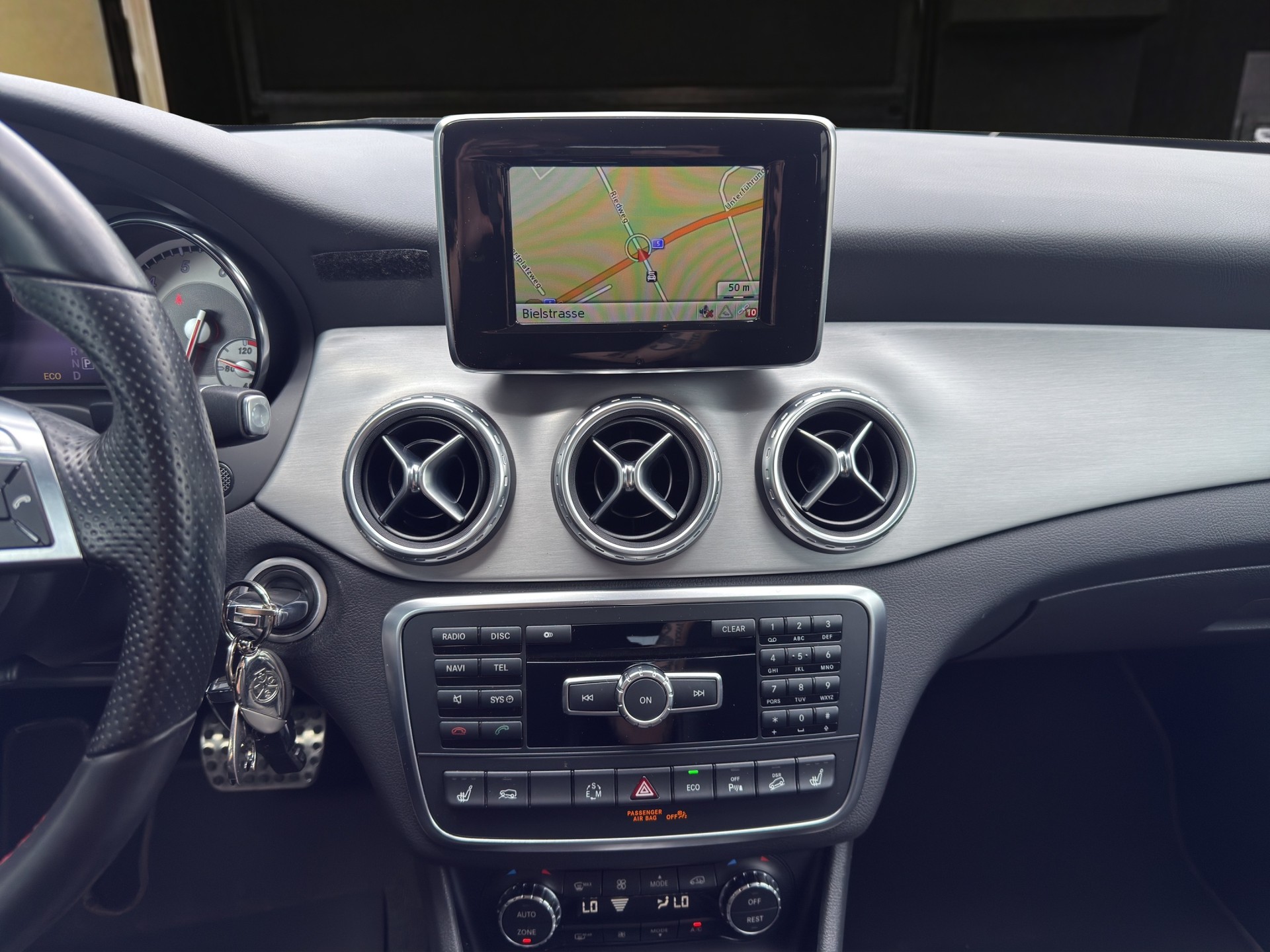 MERCEDES-BENZ GLA 250 AMG Line 4m-image-14