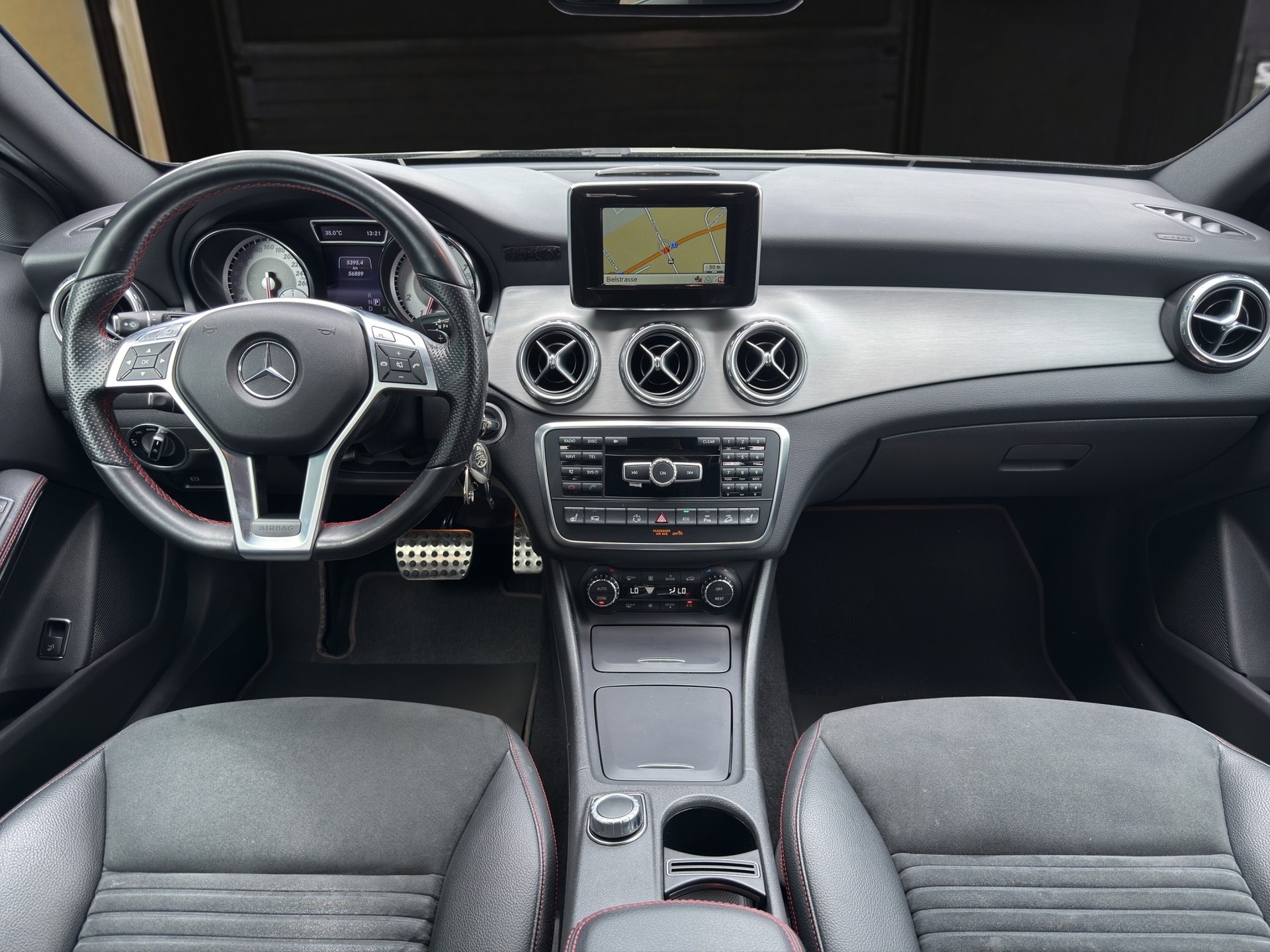 MERCEDES-BENZ GLA 250 AMG Line 4m-image-10