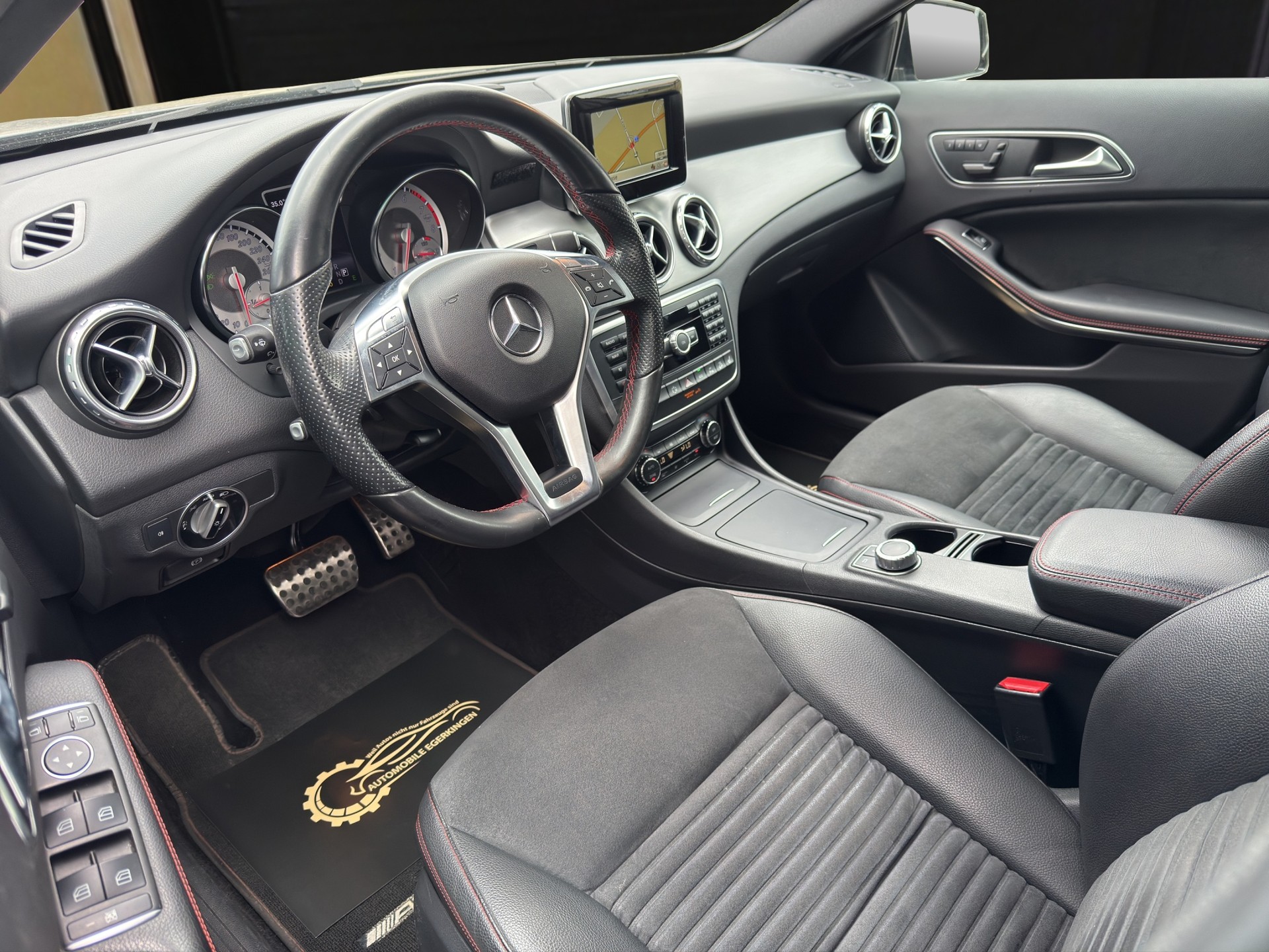 MERCEDES-BENZ GLA 250 AMG Line 4m-image-8