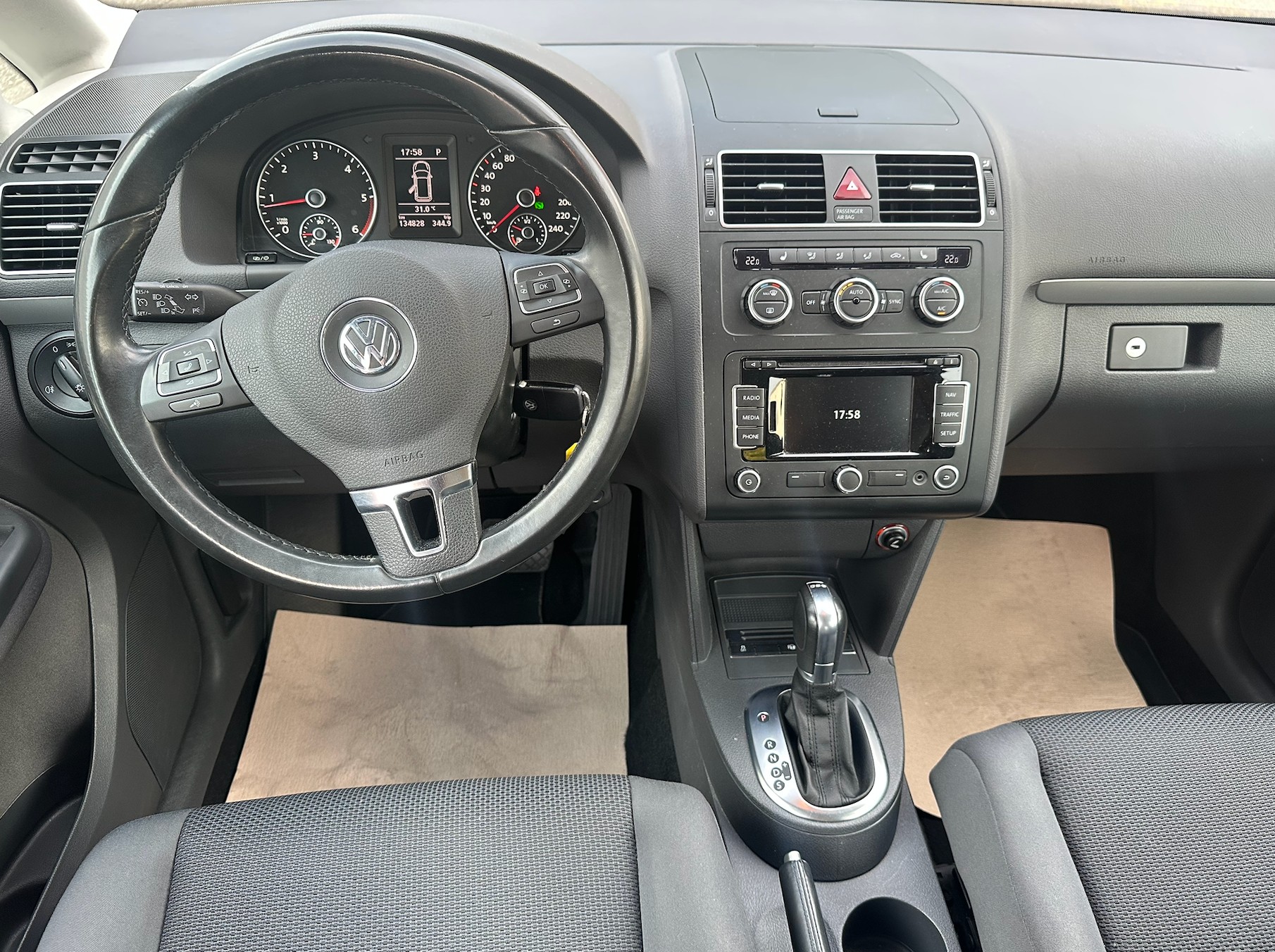VW Touran 1.6 TDI Comfortline DSG-image-8