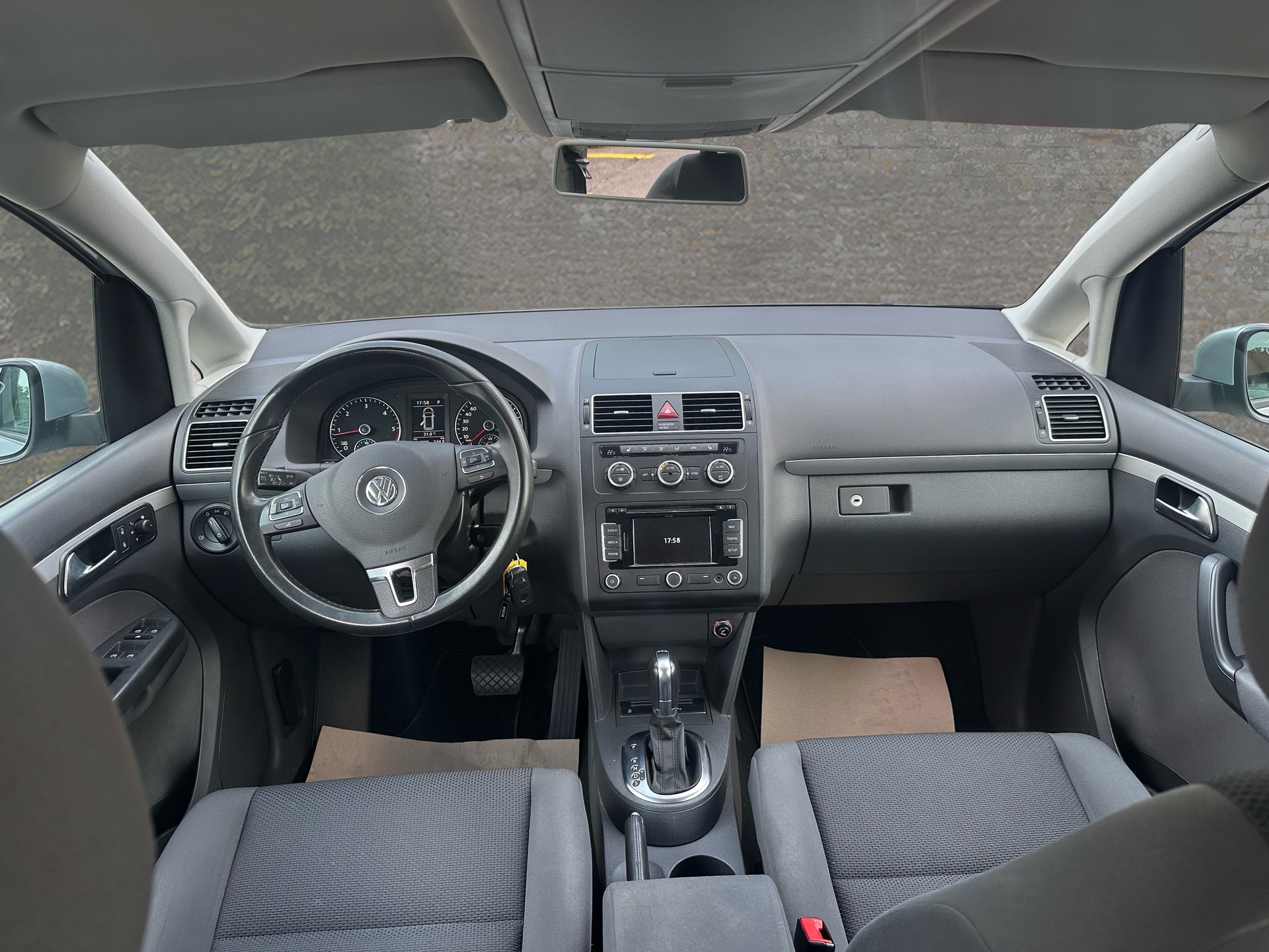 VW Touran 1.6 TDI Comfortline DSG-image-9