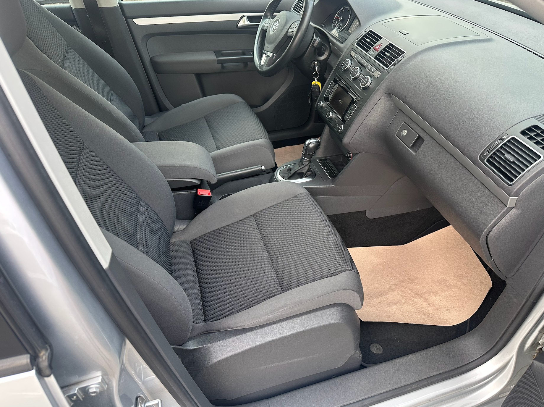 VW Touran 1.6 TDI Comfortline DSG-image-12