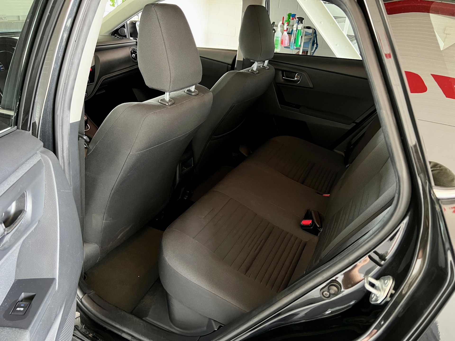 TOYOTA Auris 1.8 HSD Trend e-CVT-image-10