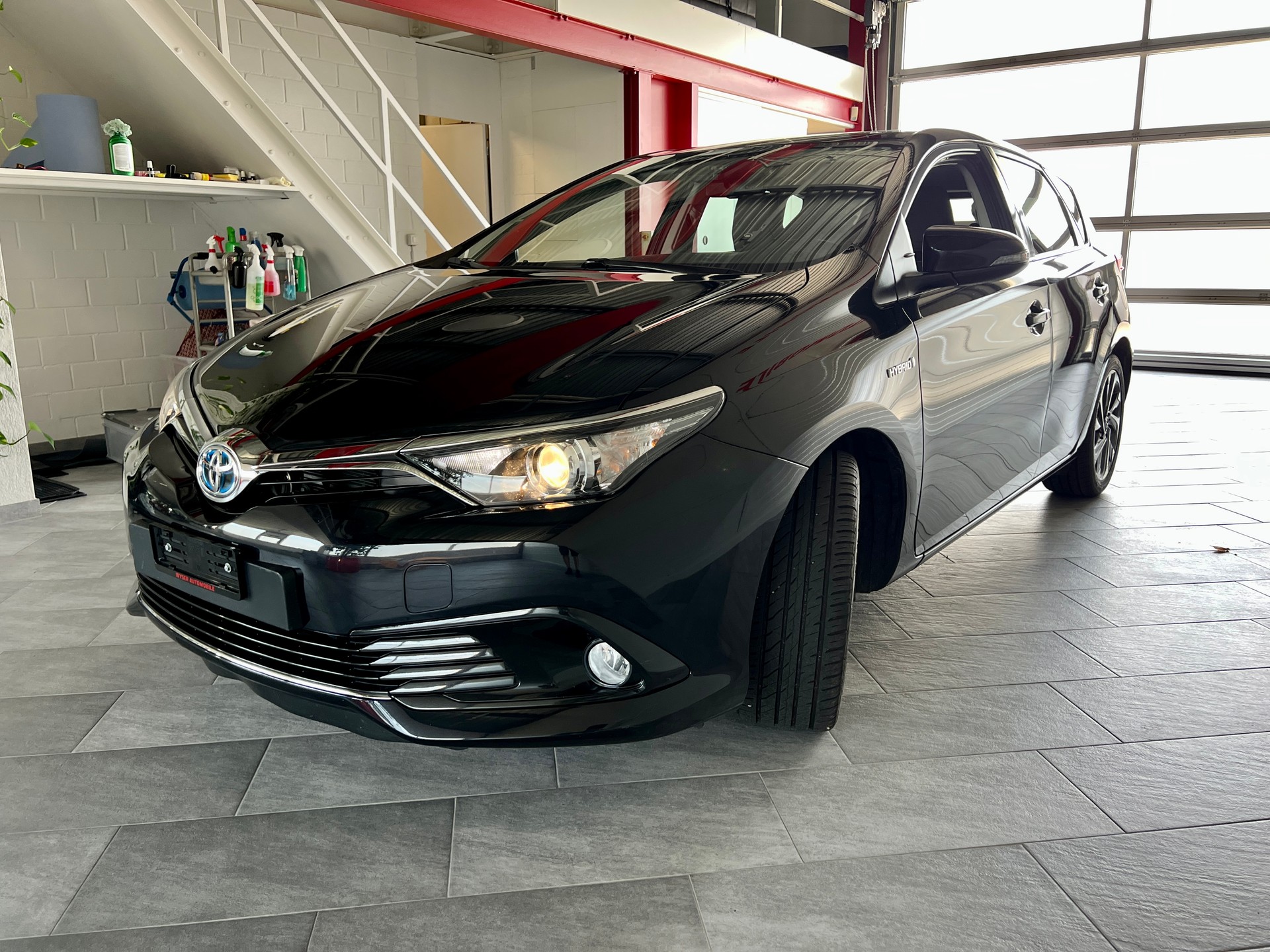 TOYOTA Auris 1.8 HSD Trend e-CVT-image-3