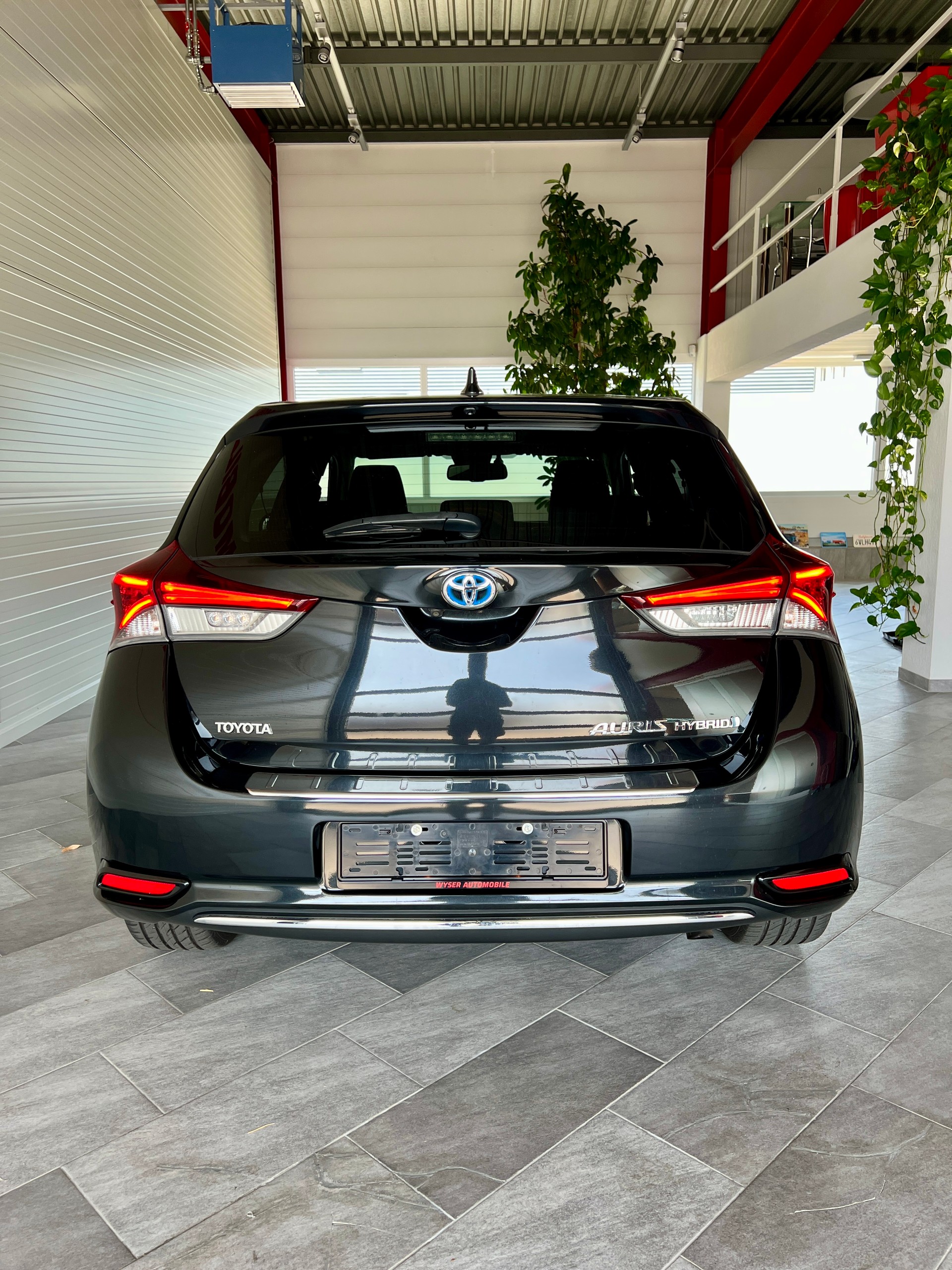 TOYOTA Auris 1.8 HSD Trend e-CVT-image-5