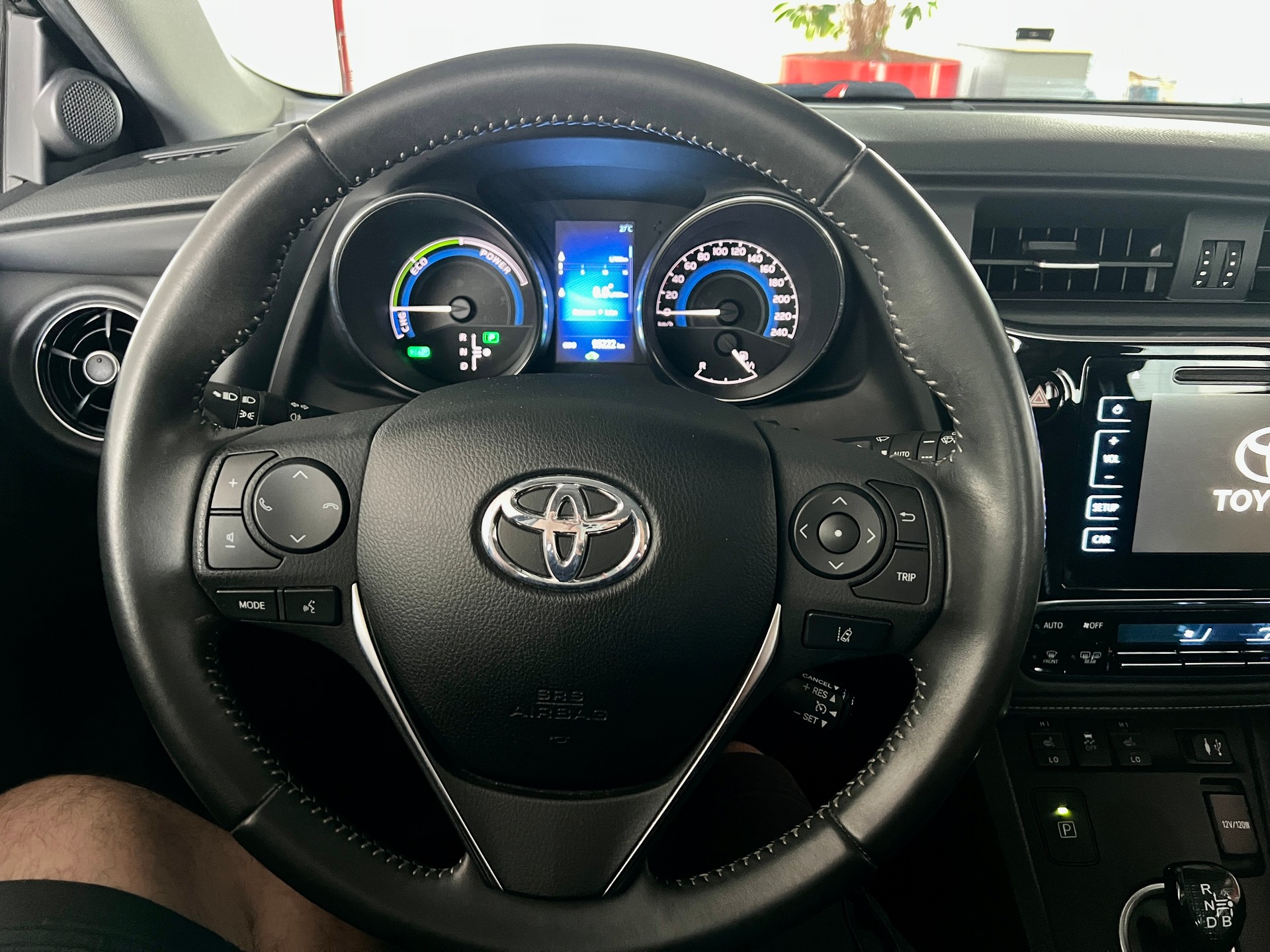 TOYOTA Auris 1.8 HSD Trend e-CVT-image-16