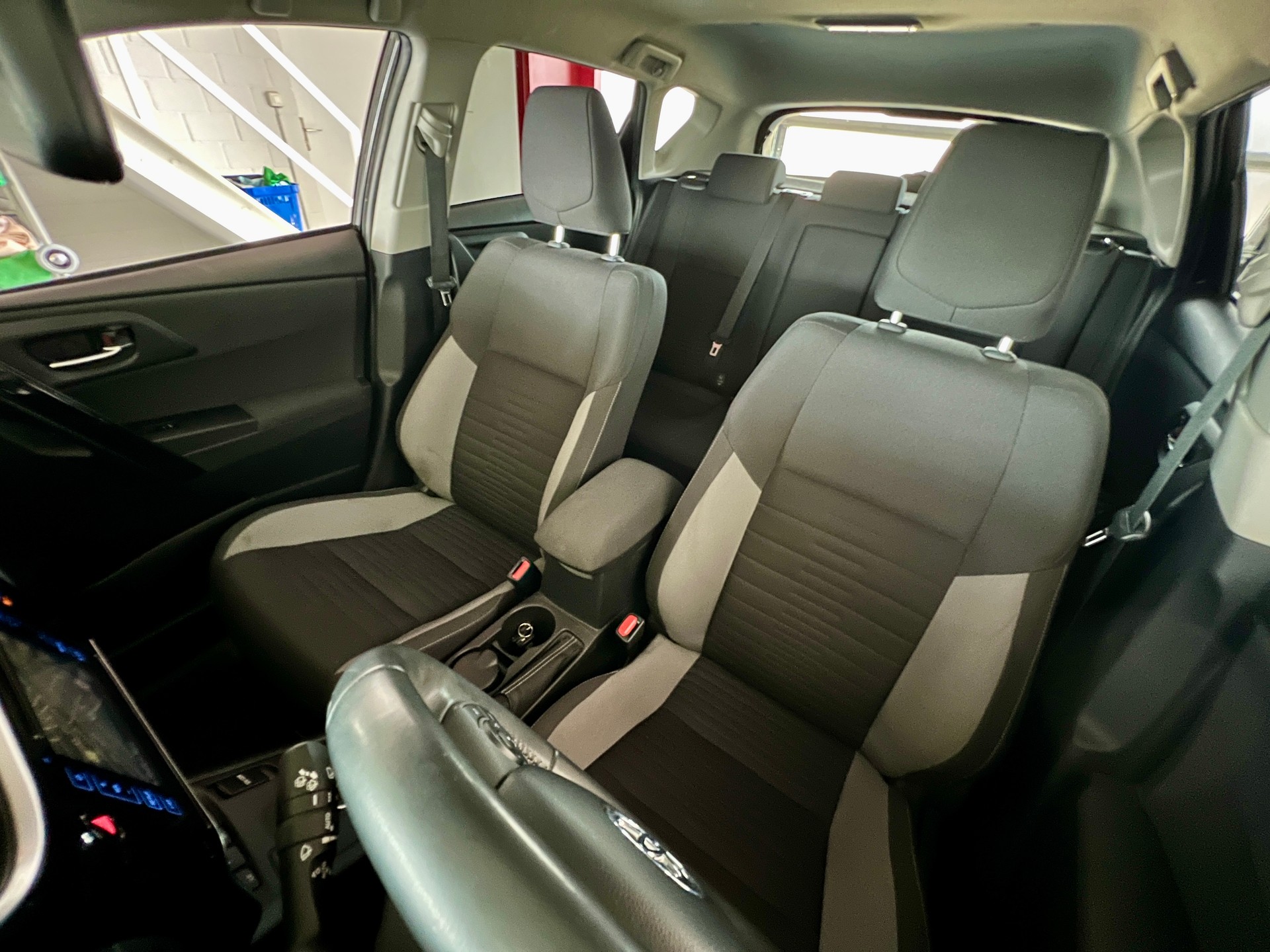 TOYOTA Auris 1.8 HSD Trend e-CVT-image-9
