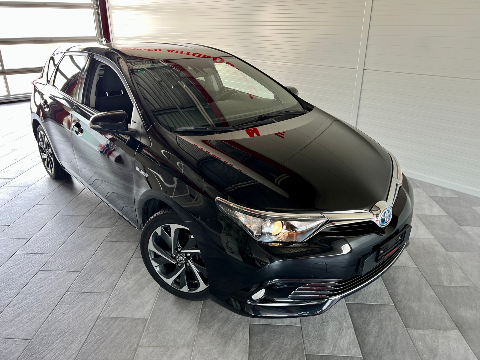 TOYOTA Auris 1.8 HSD Trend e-CVT-image-1