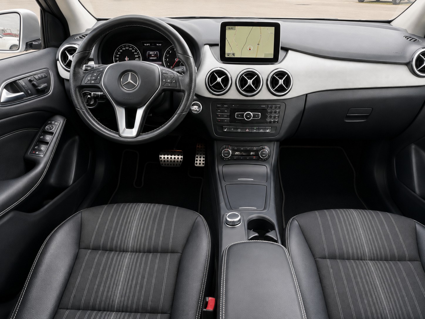 MERCEDES-BENZ B 200 CDI 7G-DCT-image-11