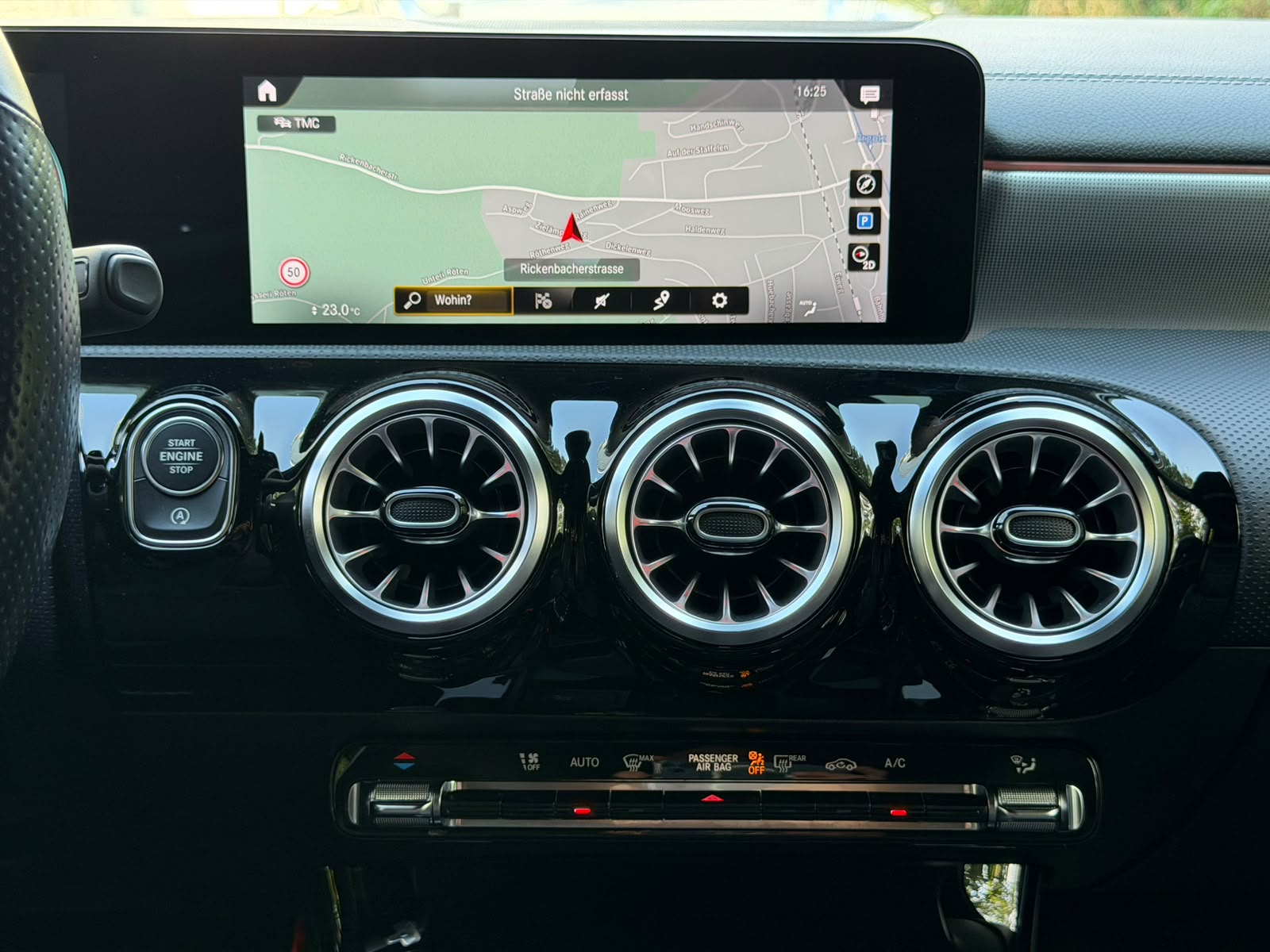 MERCEDES-BENZ A 200 AMG Line 7G-DCT Edition-image-21