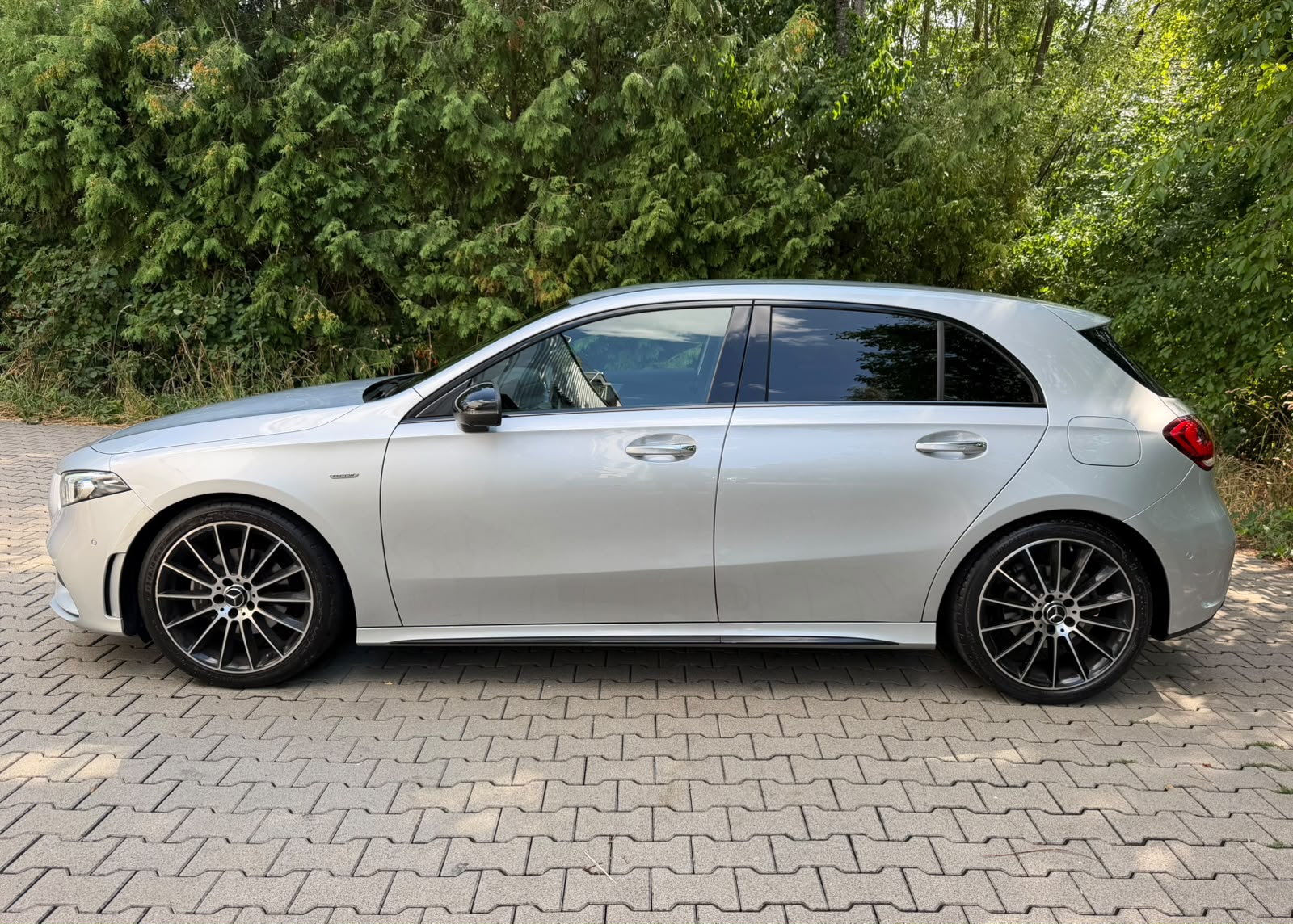 MERCEDES-BENZ A 200 AMG Line 7G-DCT Edition-image-1