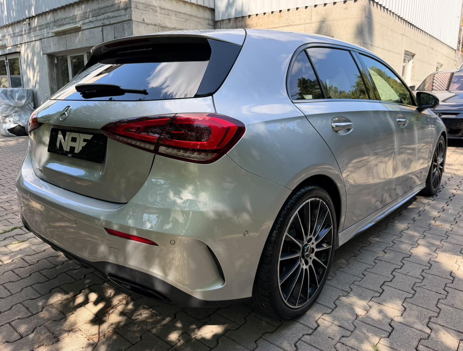 MERCEDES-BENZ A 200 AMG Line 7G-DCT Edition-image-4