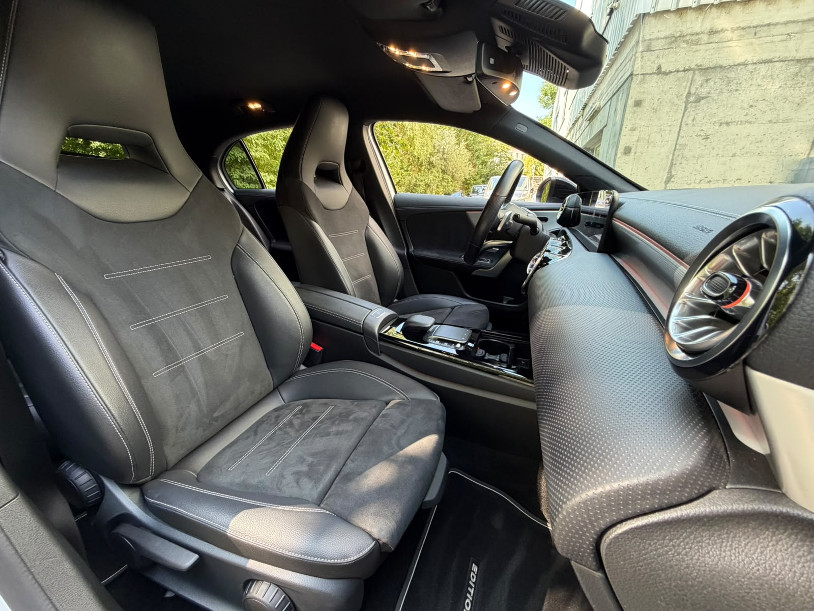 MERCEDES-BENZ A 200 AMG Line 7G-DCT Edition-image-17