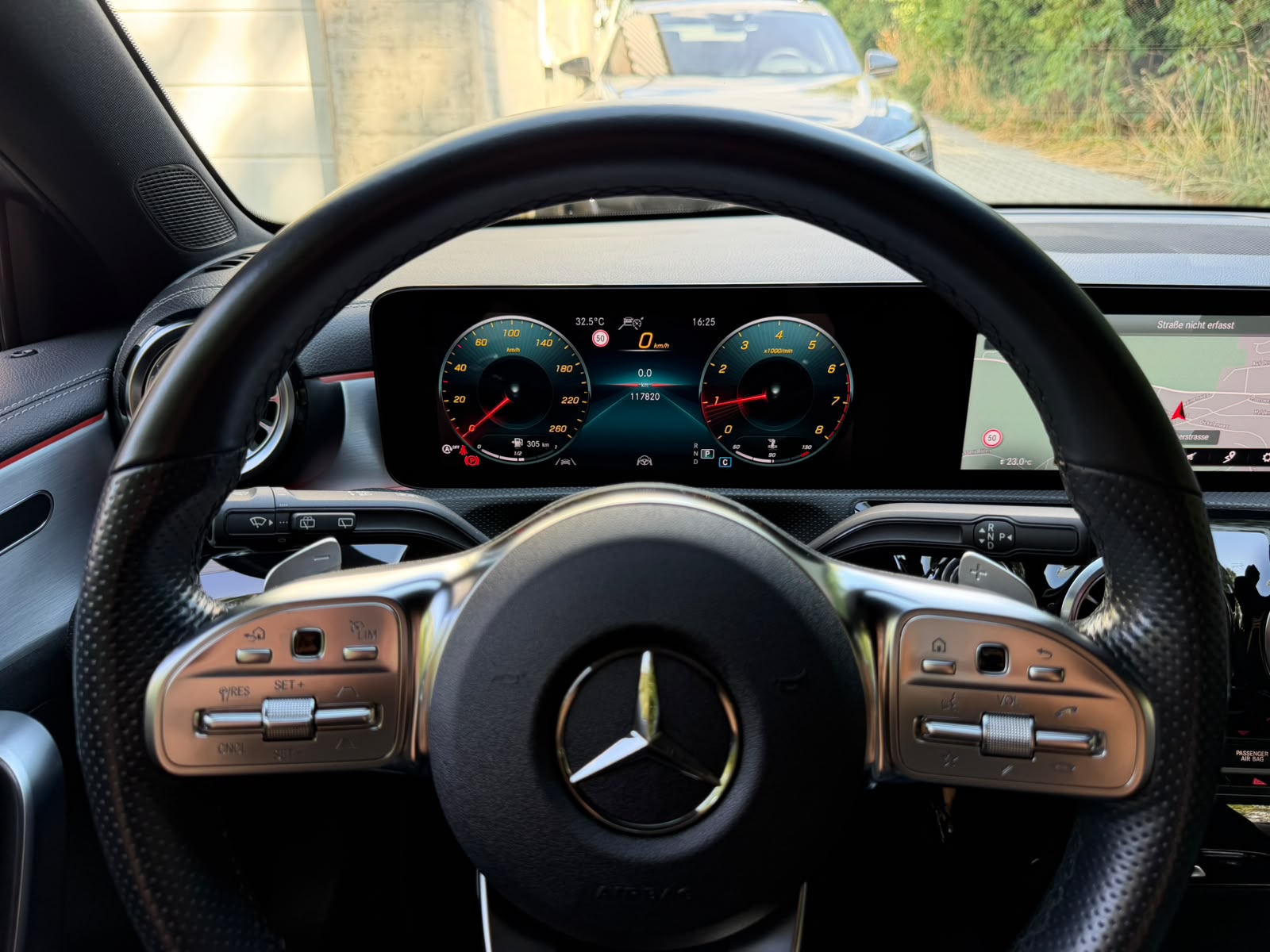 MERCEDES-BENZ A 200 AMG Line 7G-DCT Edition-image-23