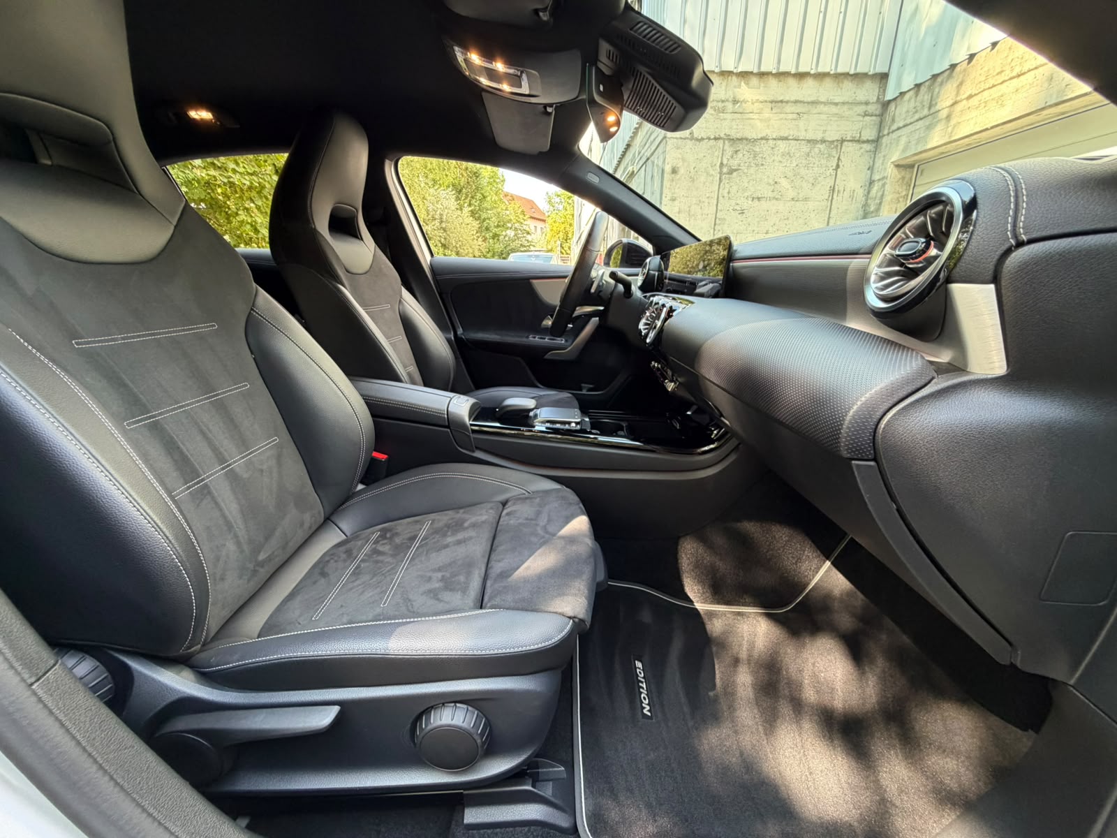 MERCEDES-BENZ A 200 AMG Line 7G-DCT Edition-image-16