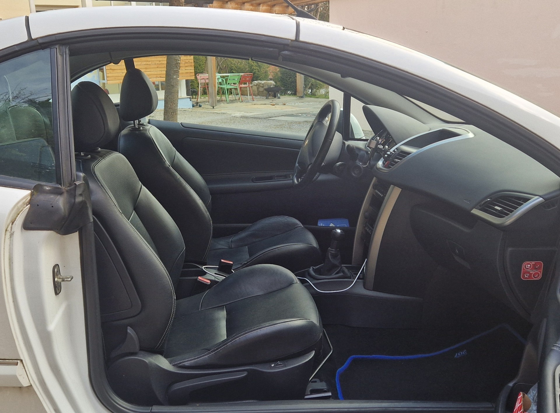 PEUGEOT 1.6 16V Swiss Edition-image-5