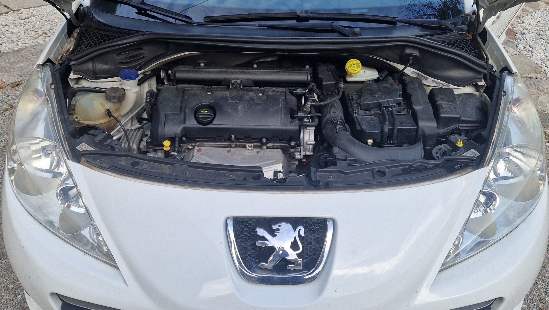 PEUGEOT 1.6 16V Swiss Edition-image-9