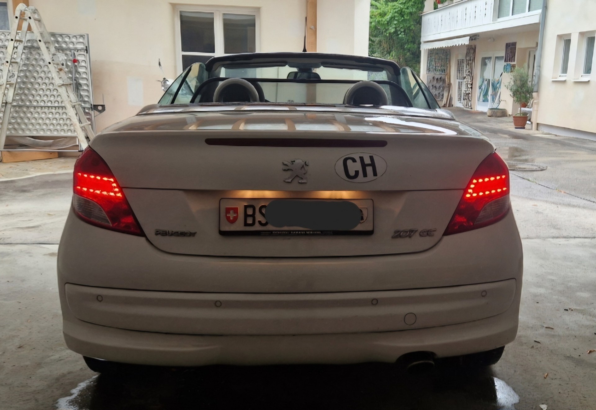 PEUGEOT 1.6 16V Swiss Edition-image-2