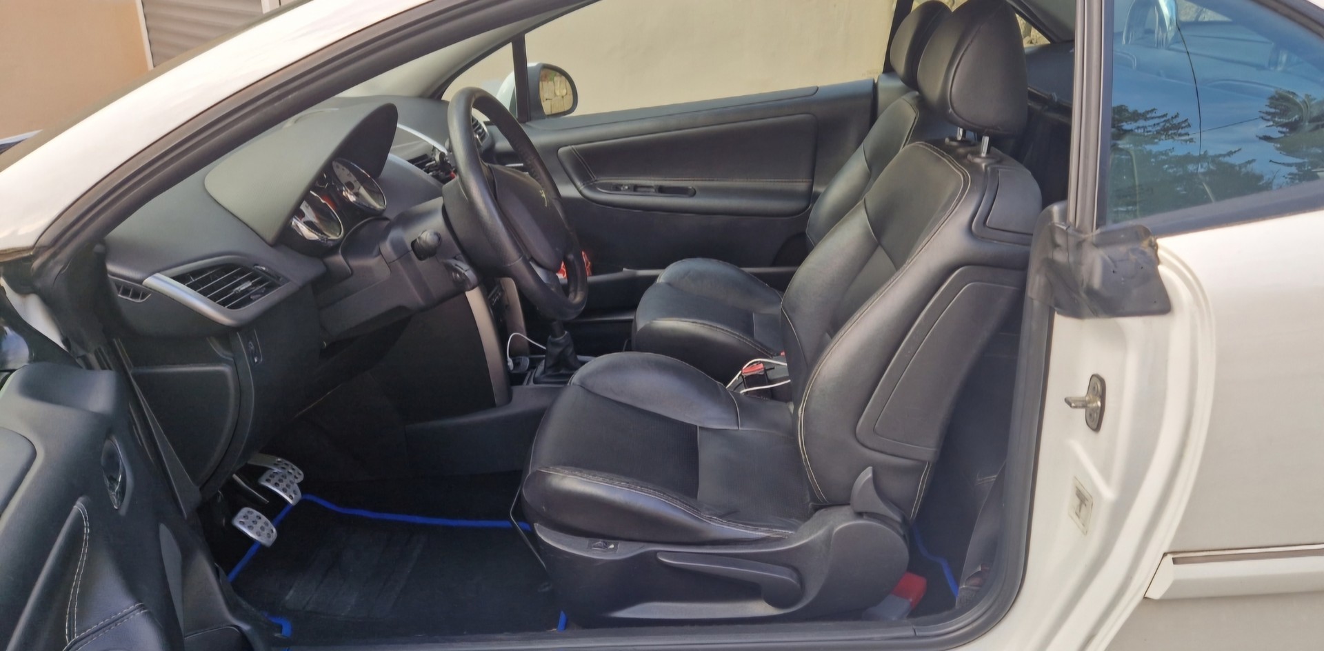 PEUGEOT 1.6 16V Swiss Edition-image-3